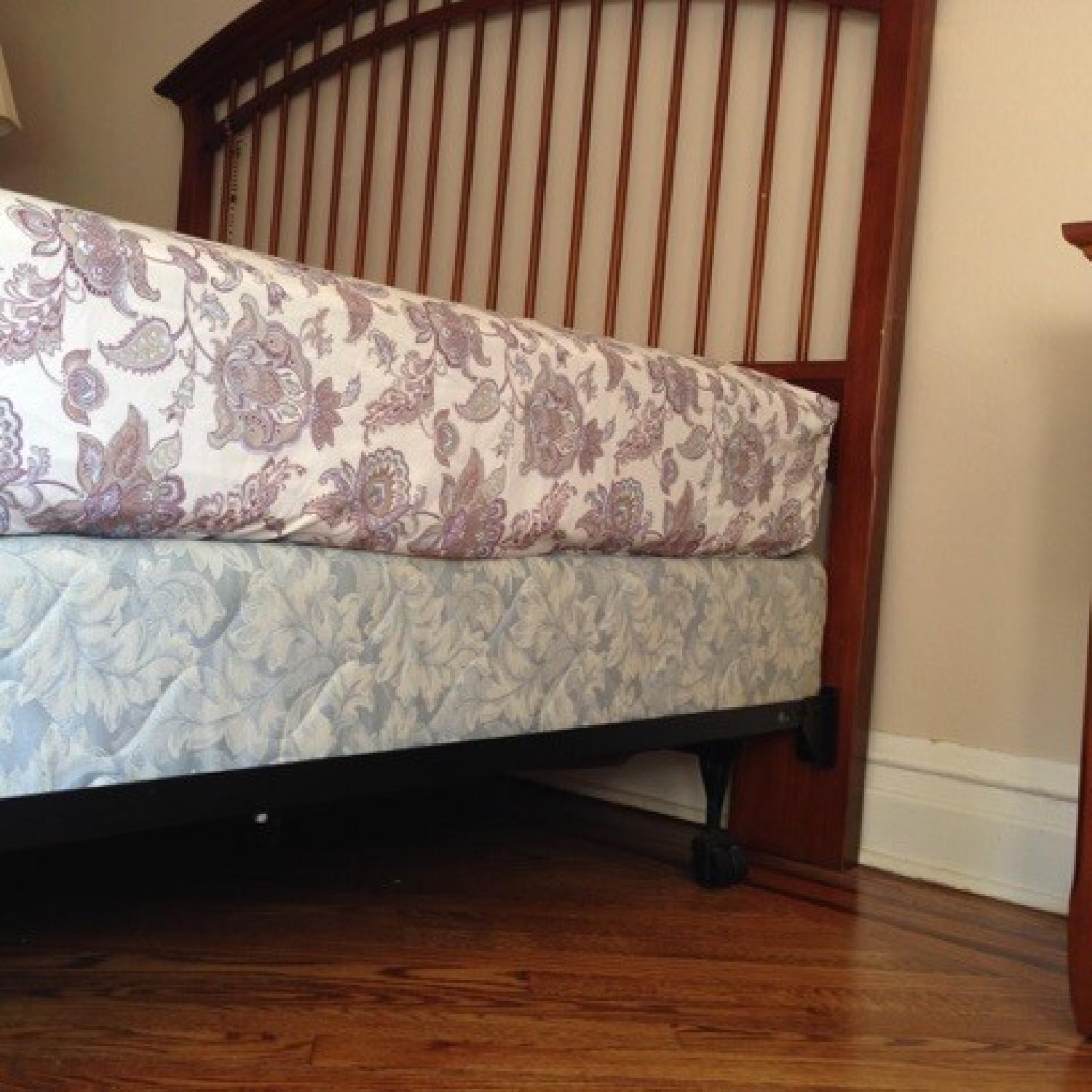 Thomasville 6-Piece Queen Bedroom Set - image-6