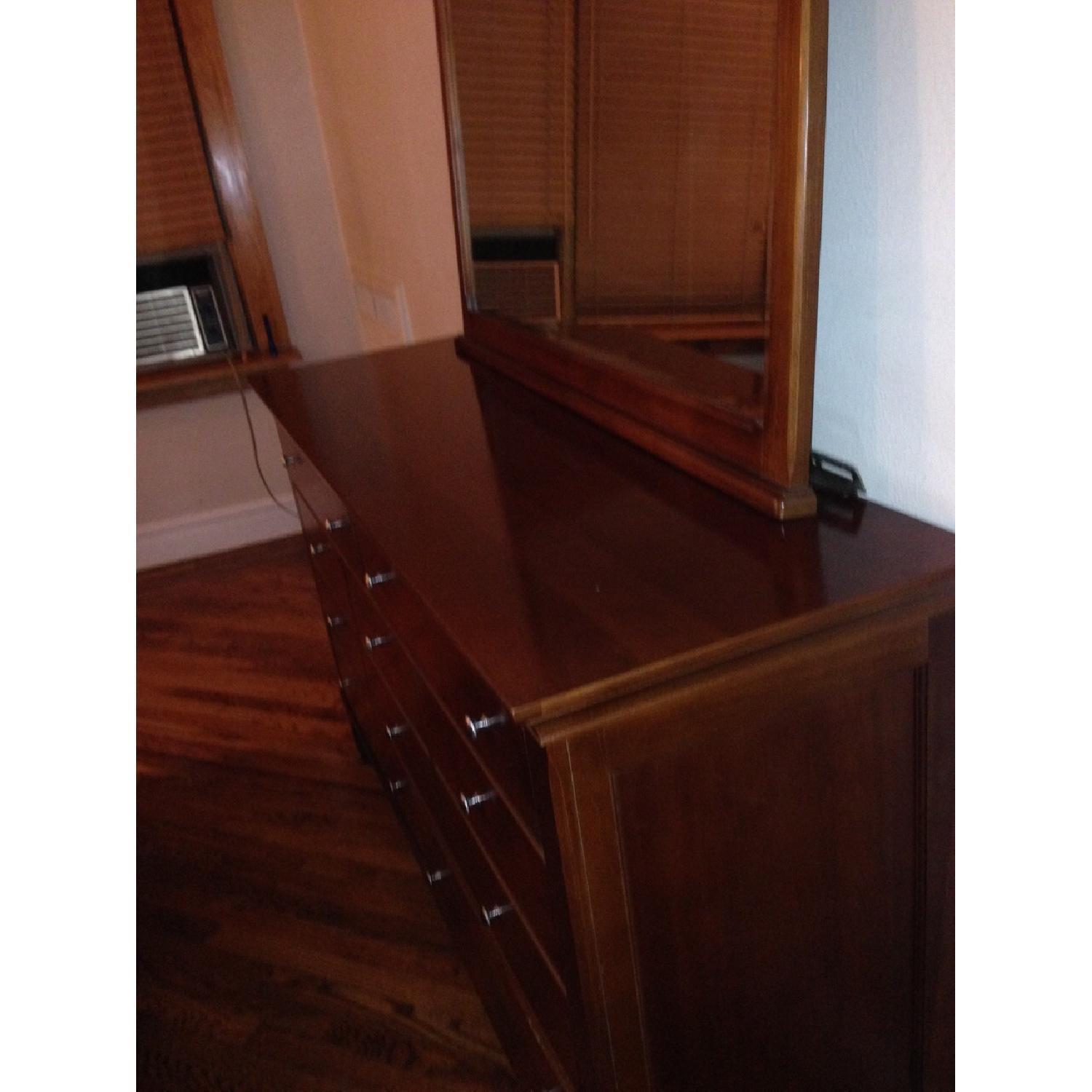 Thomasville 6-Piece Queen Bedroom Set - image-13