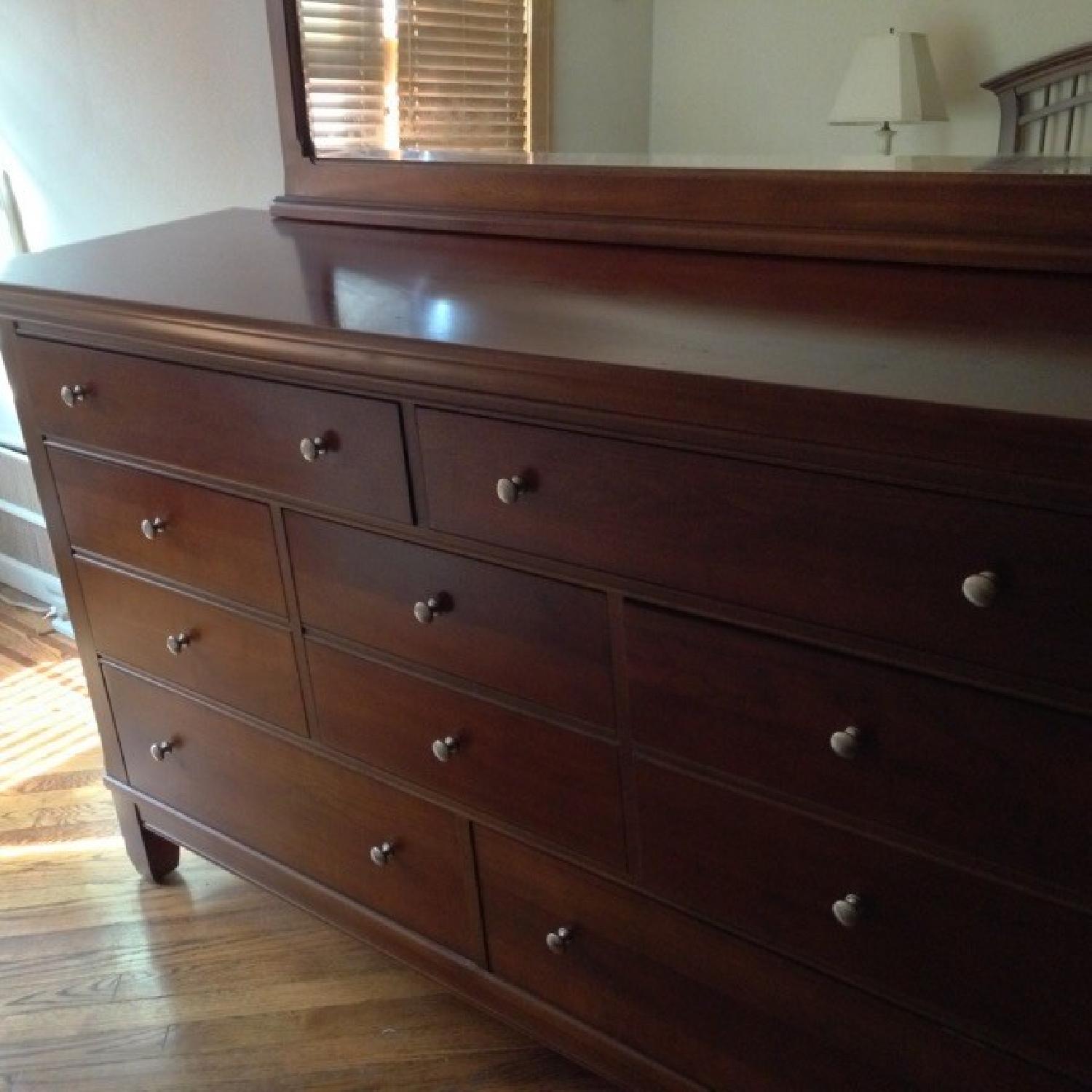 Thomasville 6-Piece Queen Bedroom Set - image-14