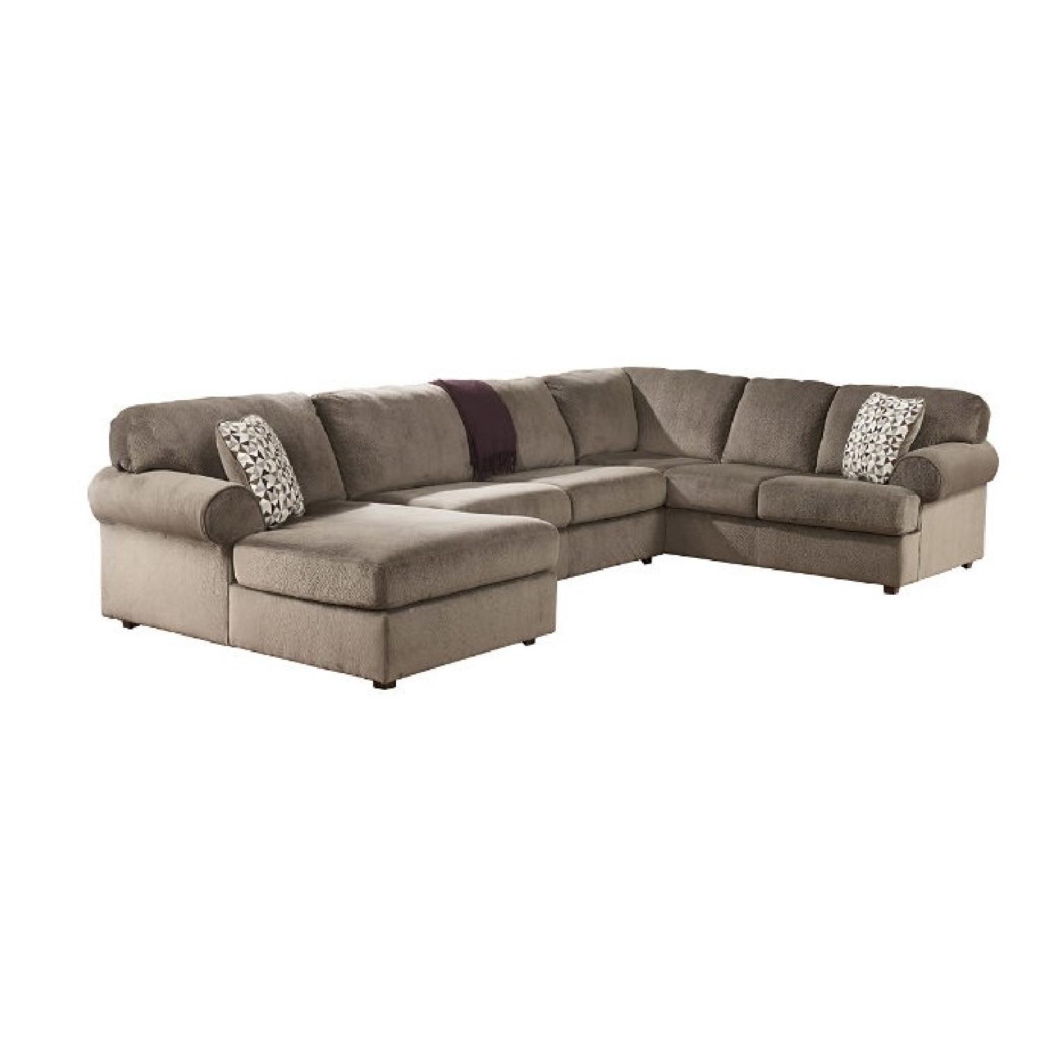 Ashley's Jessa 3-Piece Sectional Couch - image-0