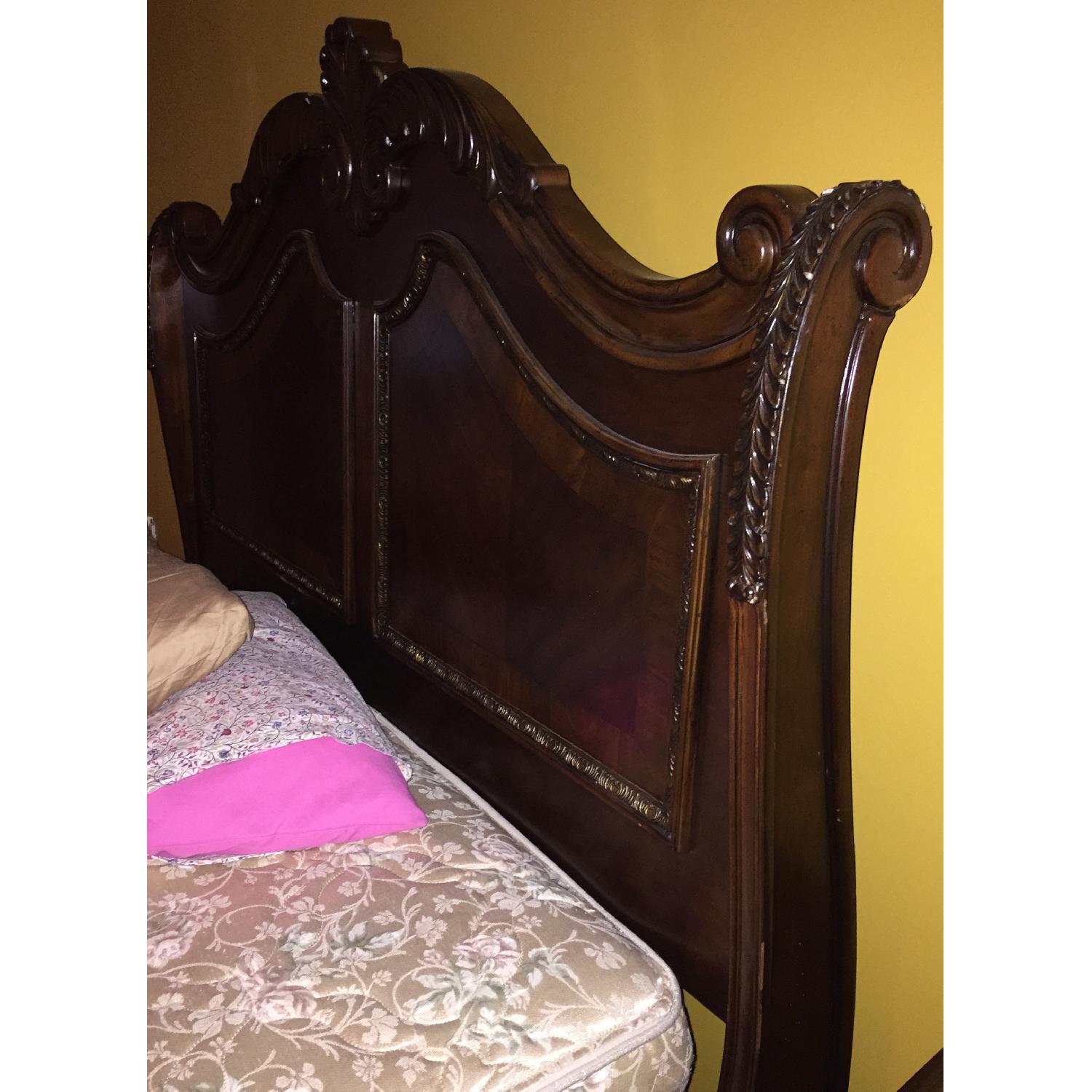 Raymour & Flanigan Queen Sized Bedroom Set - image-1