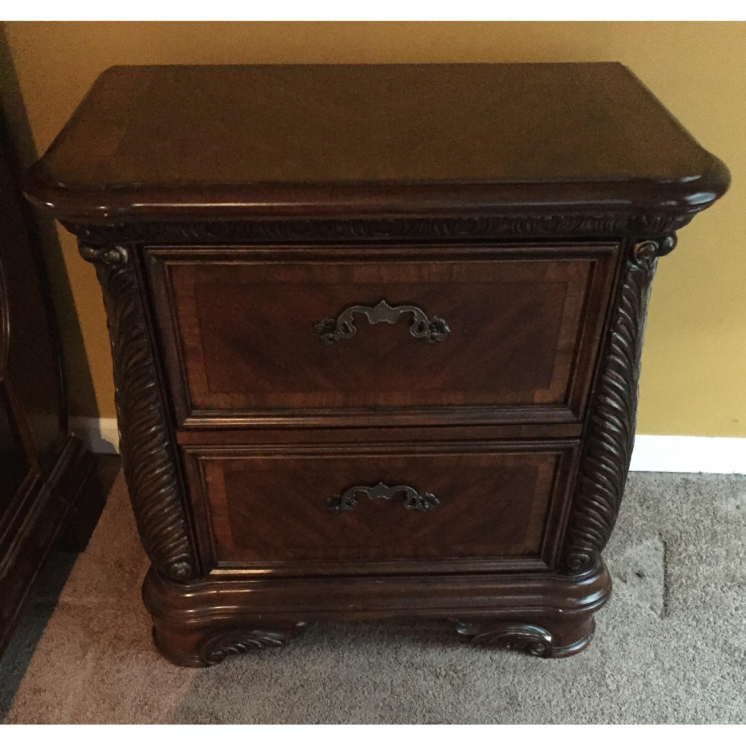 Raymour & Flanigan Queen Sized Bedroom Set - image-2