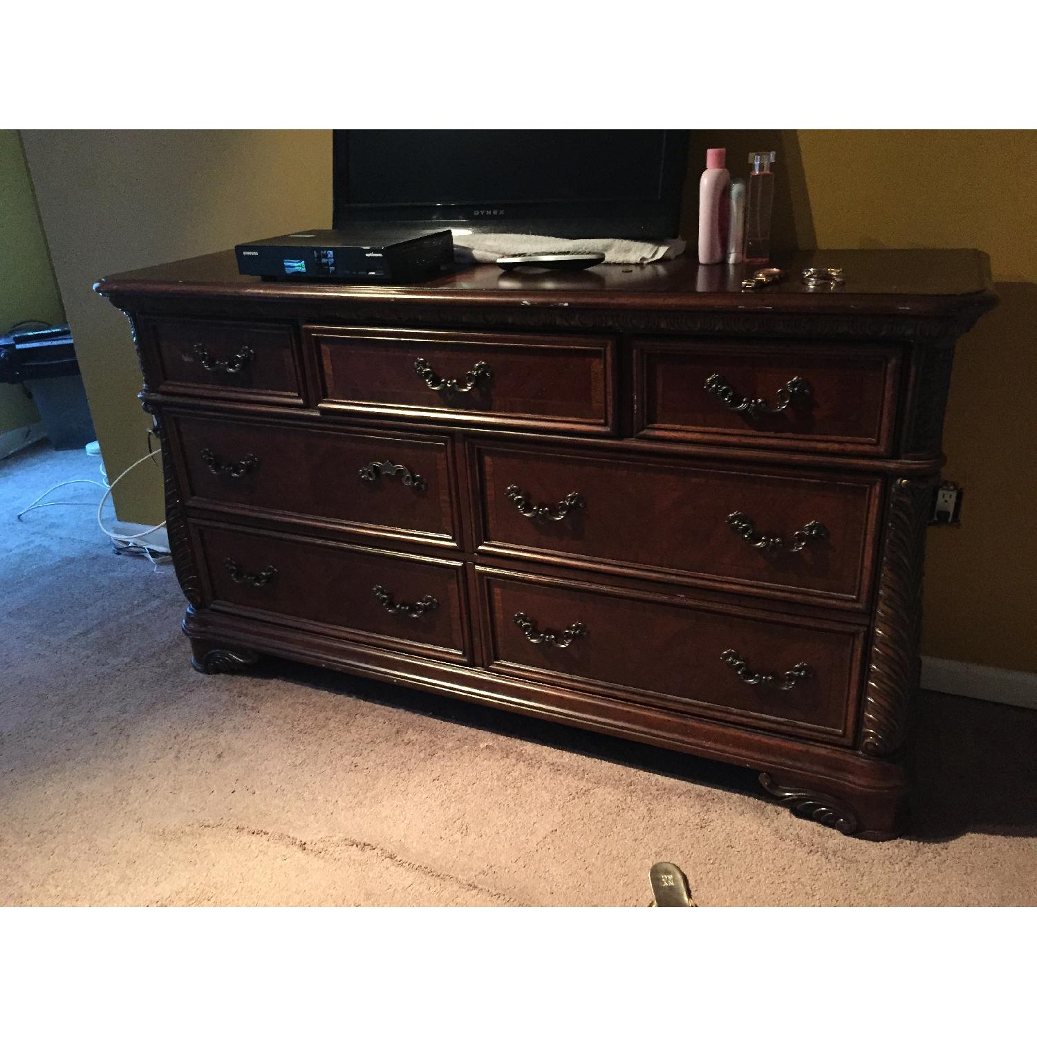 Raymour & Flanigan Queen Sized Bedroom Set - image-3