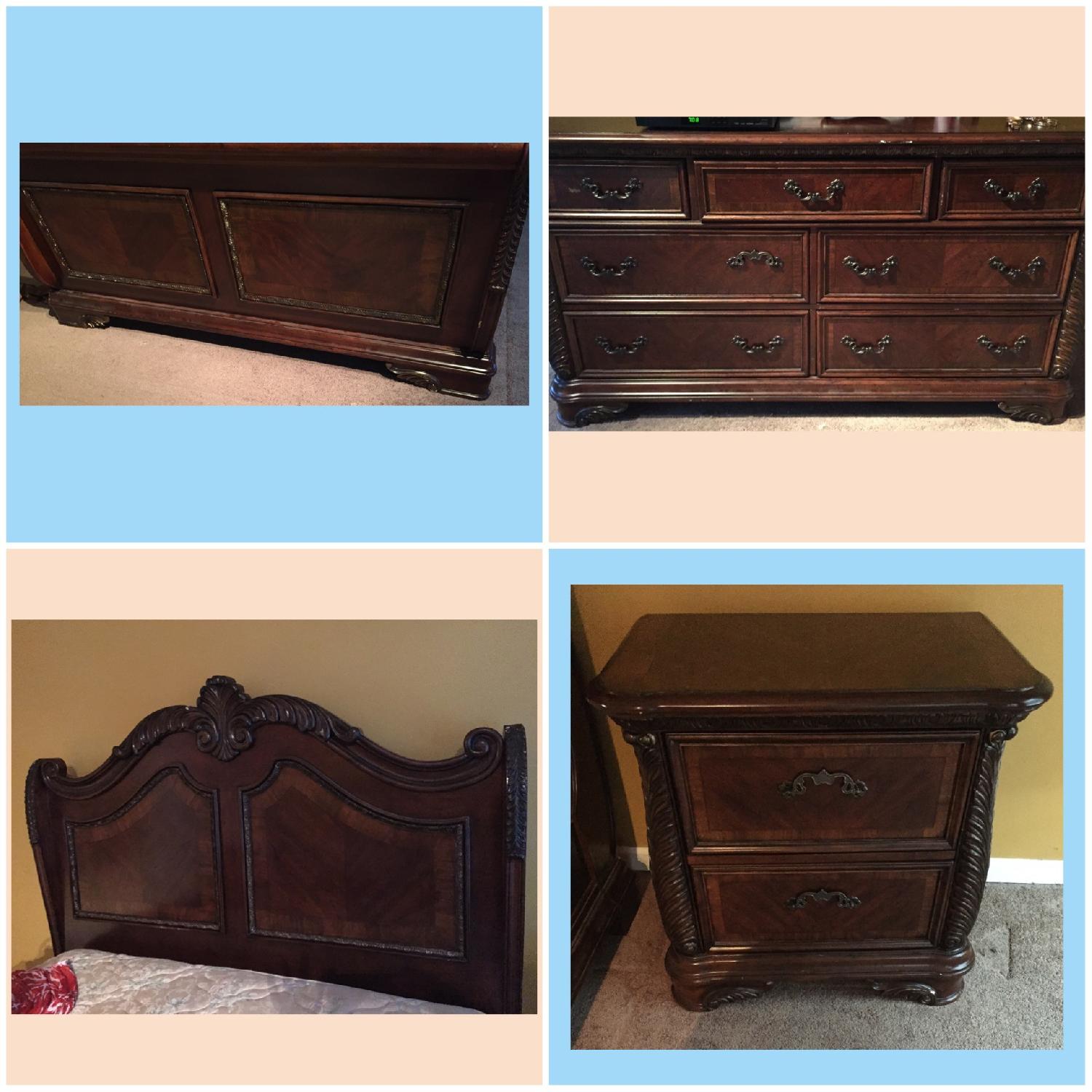 Raymour & Flanigan Queen Sized Bedroom Set - image-4