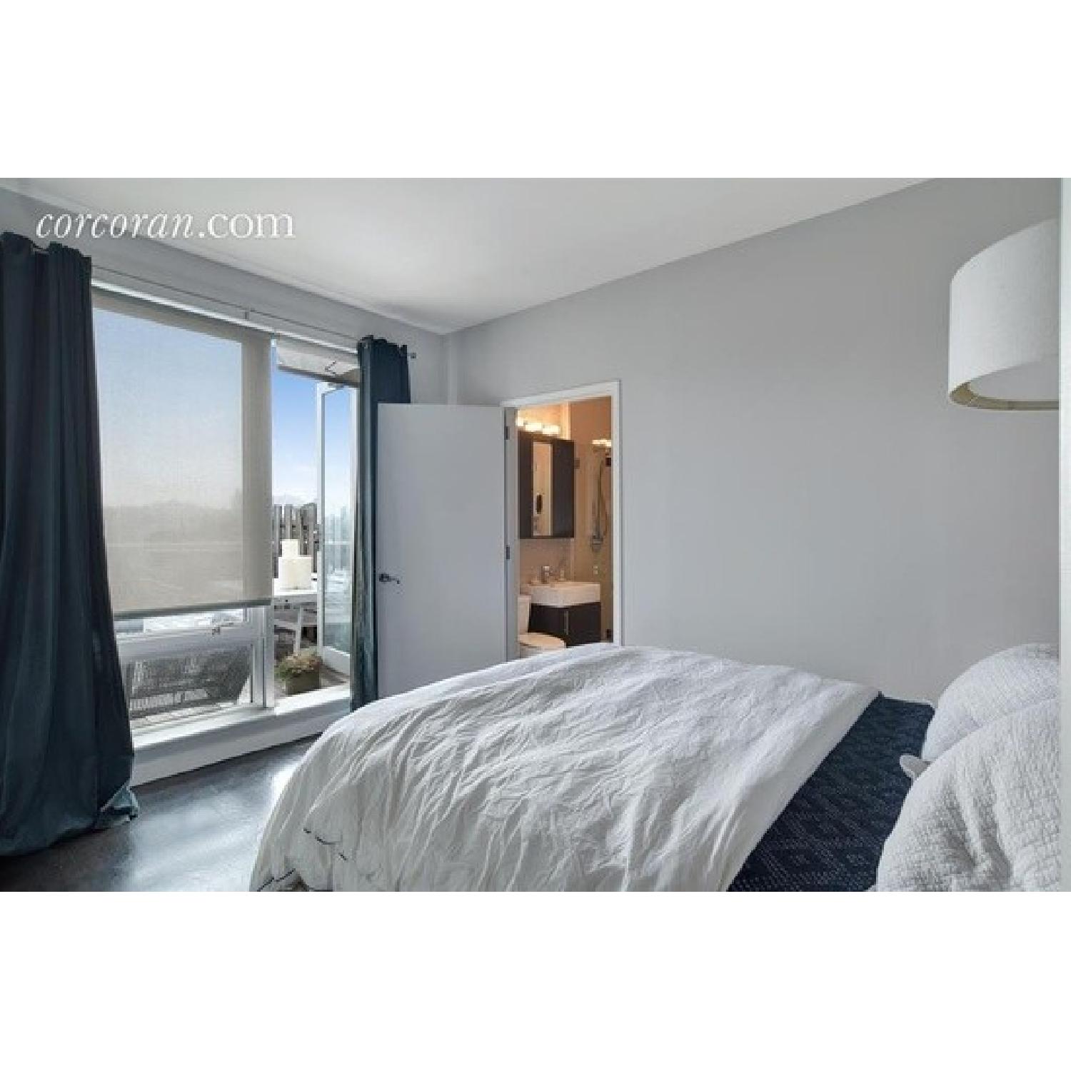 Z Gallerie Jacqueline Queen Size Bed - image-5