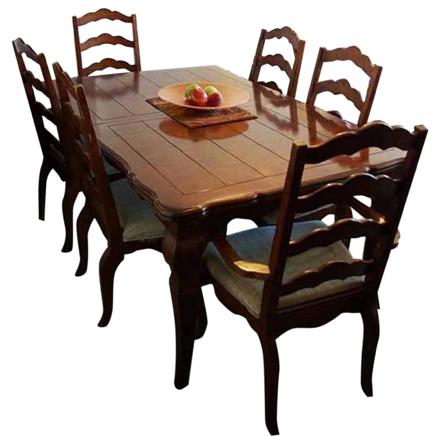 Heavy Wood Expandable Dining Table w/ 6 Chairs - image-0