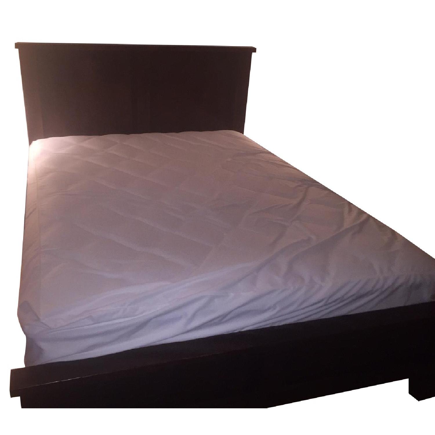 LifeStyle Solutions Madison Queen Bedroom Set - image-0