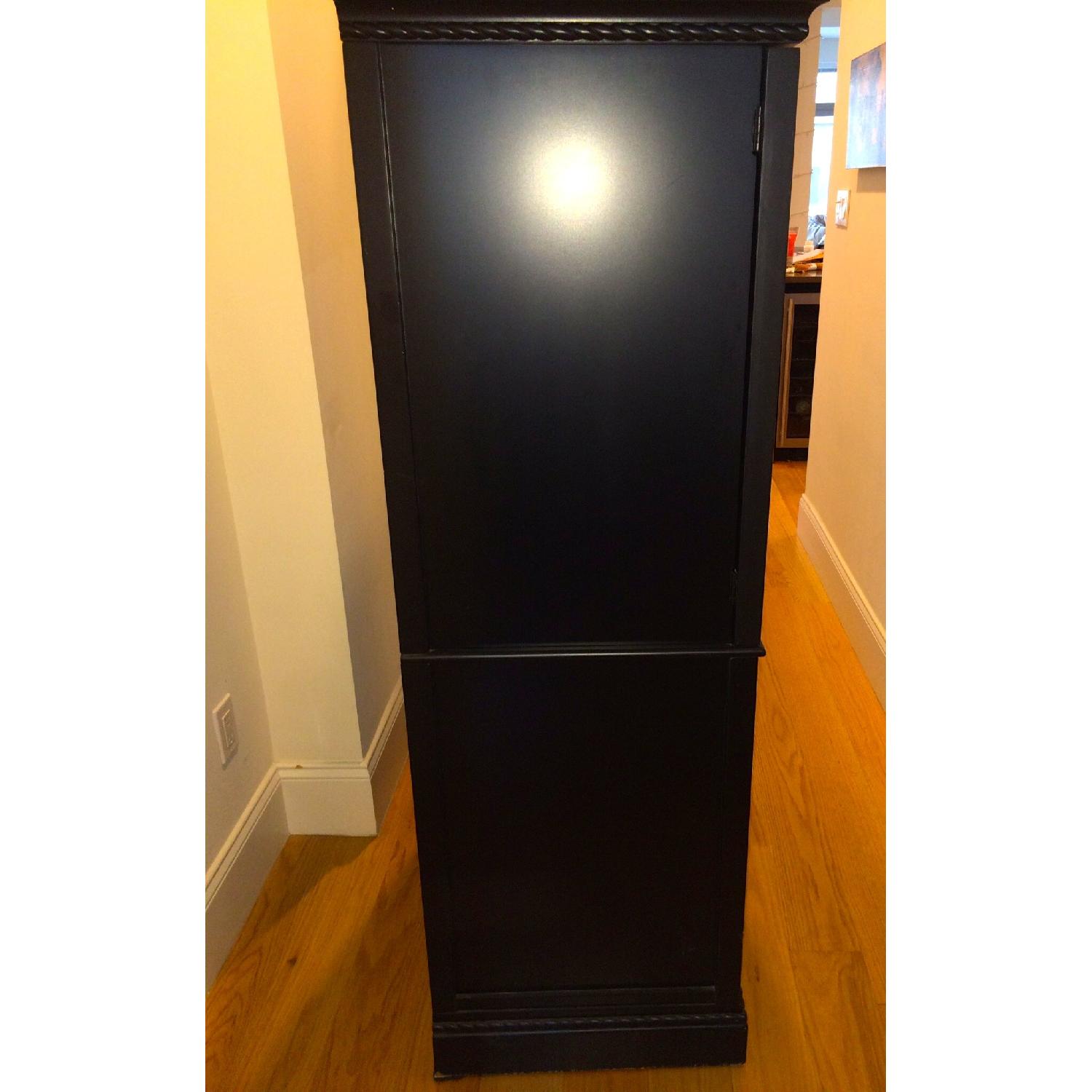 Target Armoire - image-1
