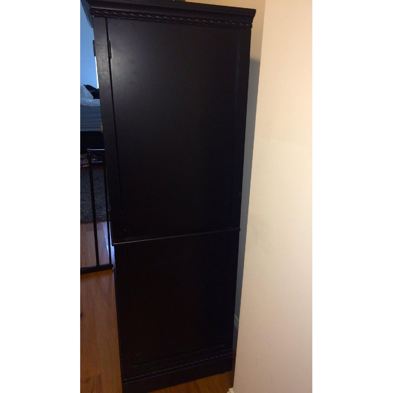 Target Armoire - image-2
