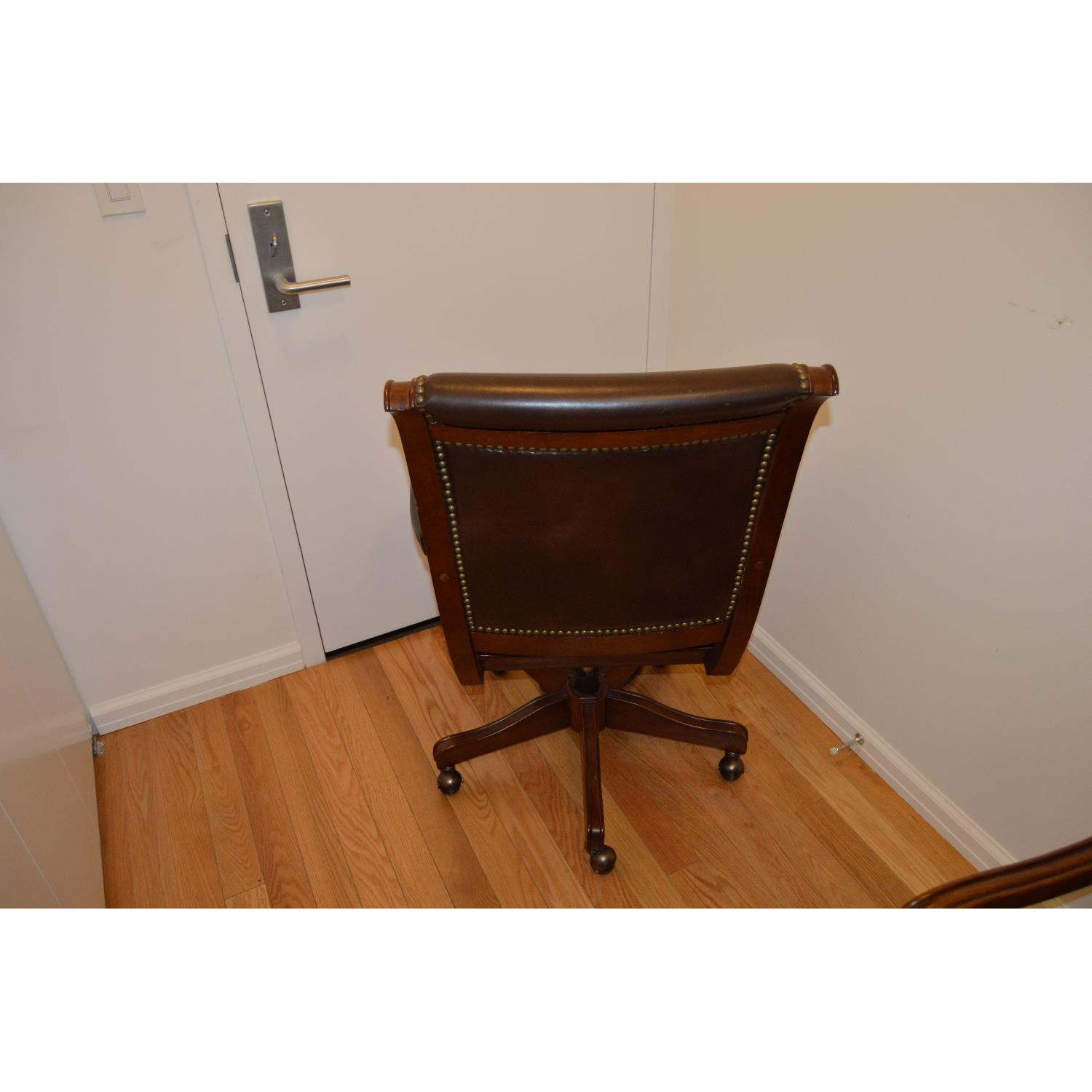 Haverty's Ergonomic Swivel Adjustable Leather/Wood Office Chair AptDeco