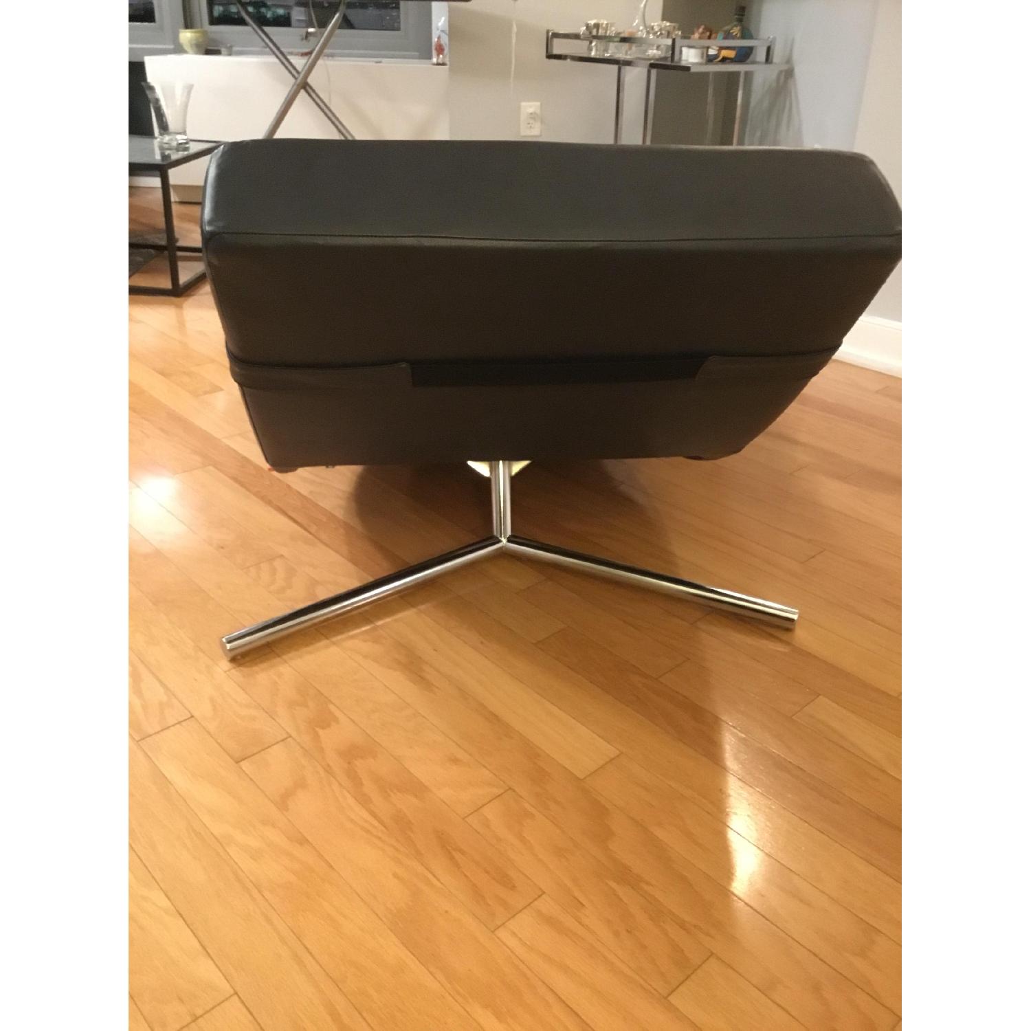 EQ3 Treble Leather Chaise - image-4