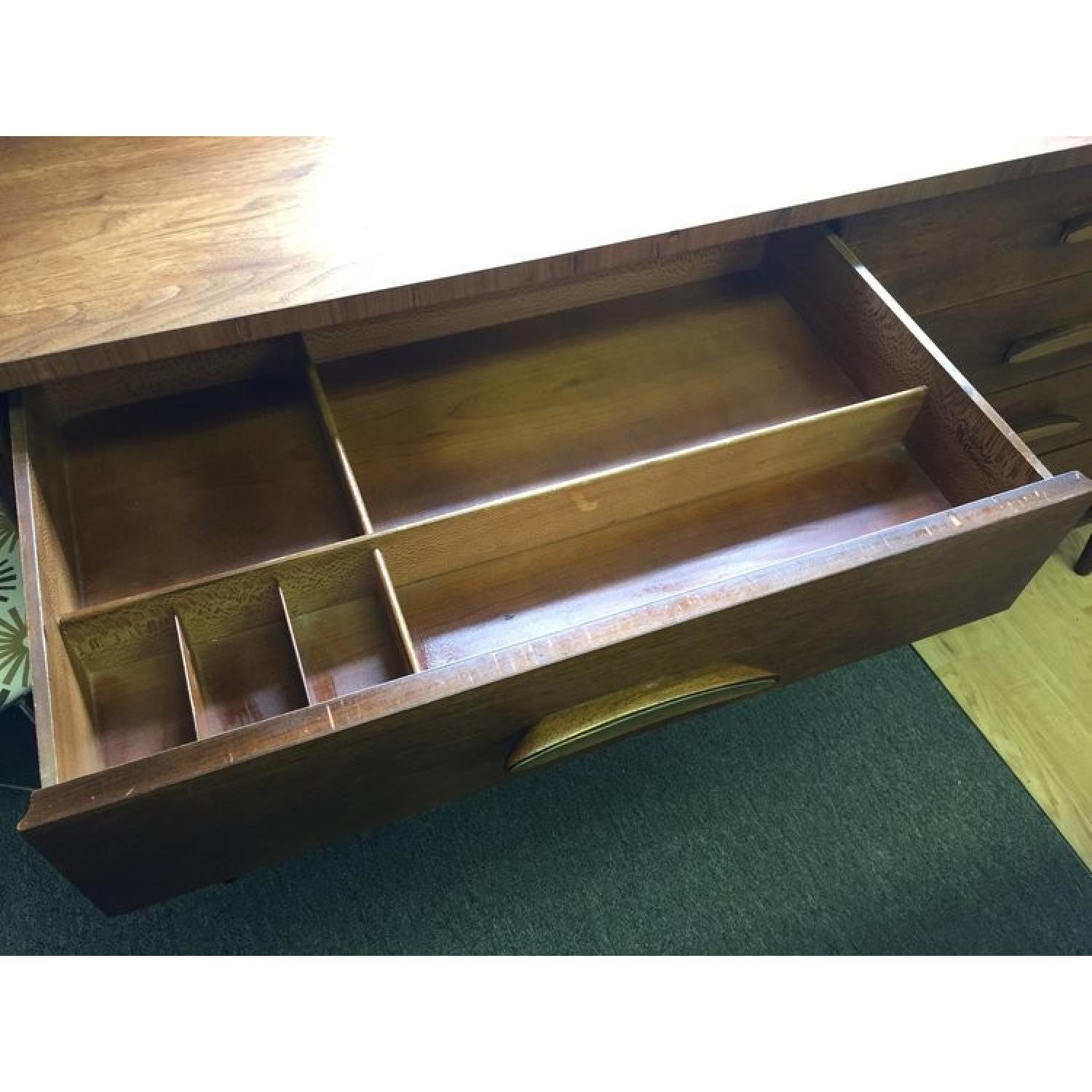 Henredon Circa 60's Walnut 8 Drawer Dresser - image-6