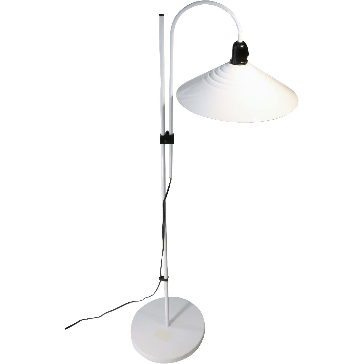 Mid-Century Modern White Floor Lamp - AptDeco