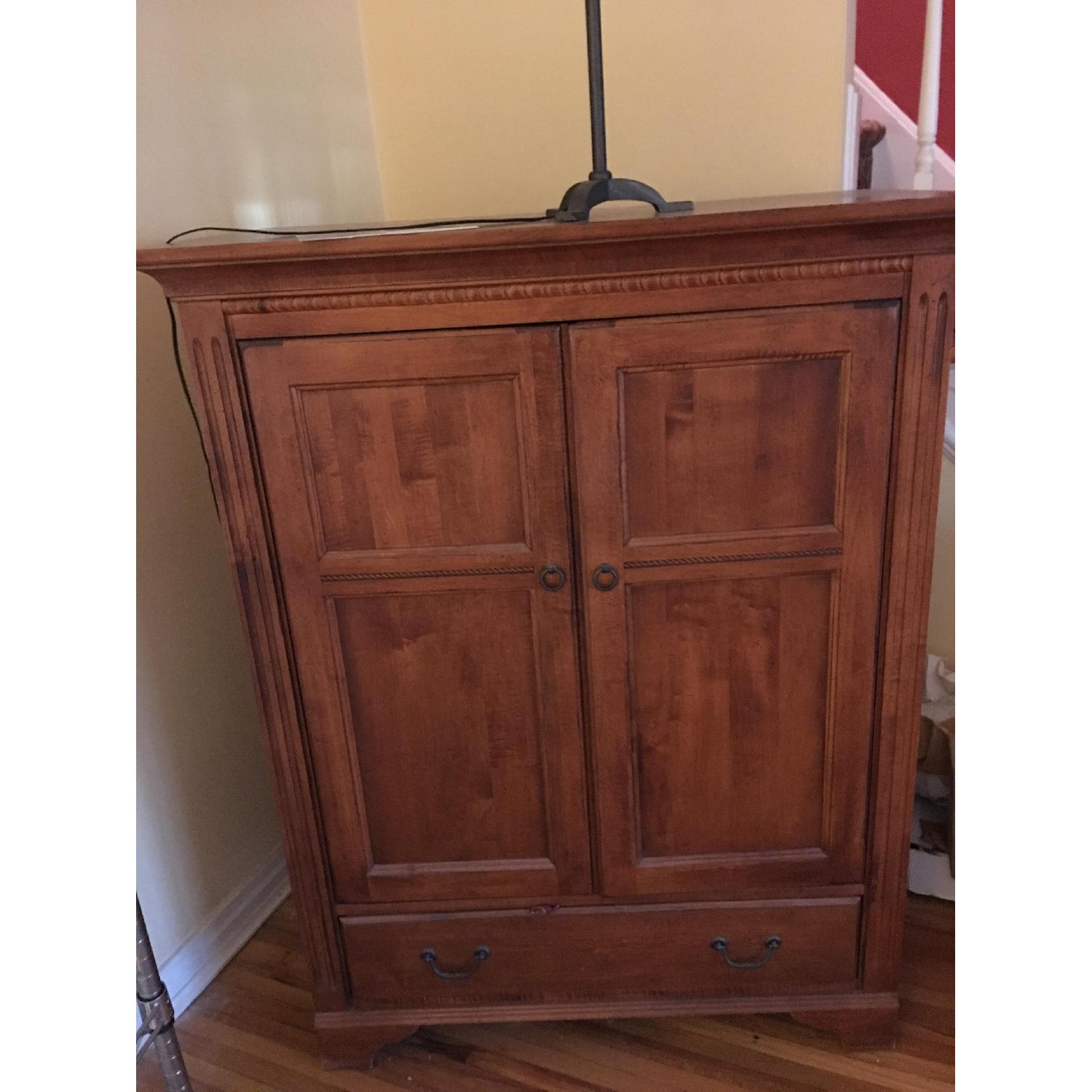 Ethan Allen Country Crossings Media AptDeco