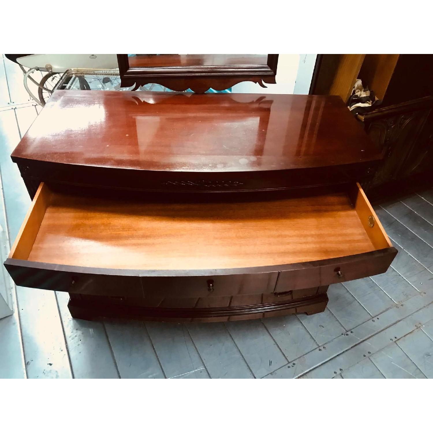 Antique 1930s Huntley Furniture Mahogany Dresser w/ Mirror - image-19