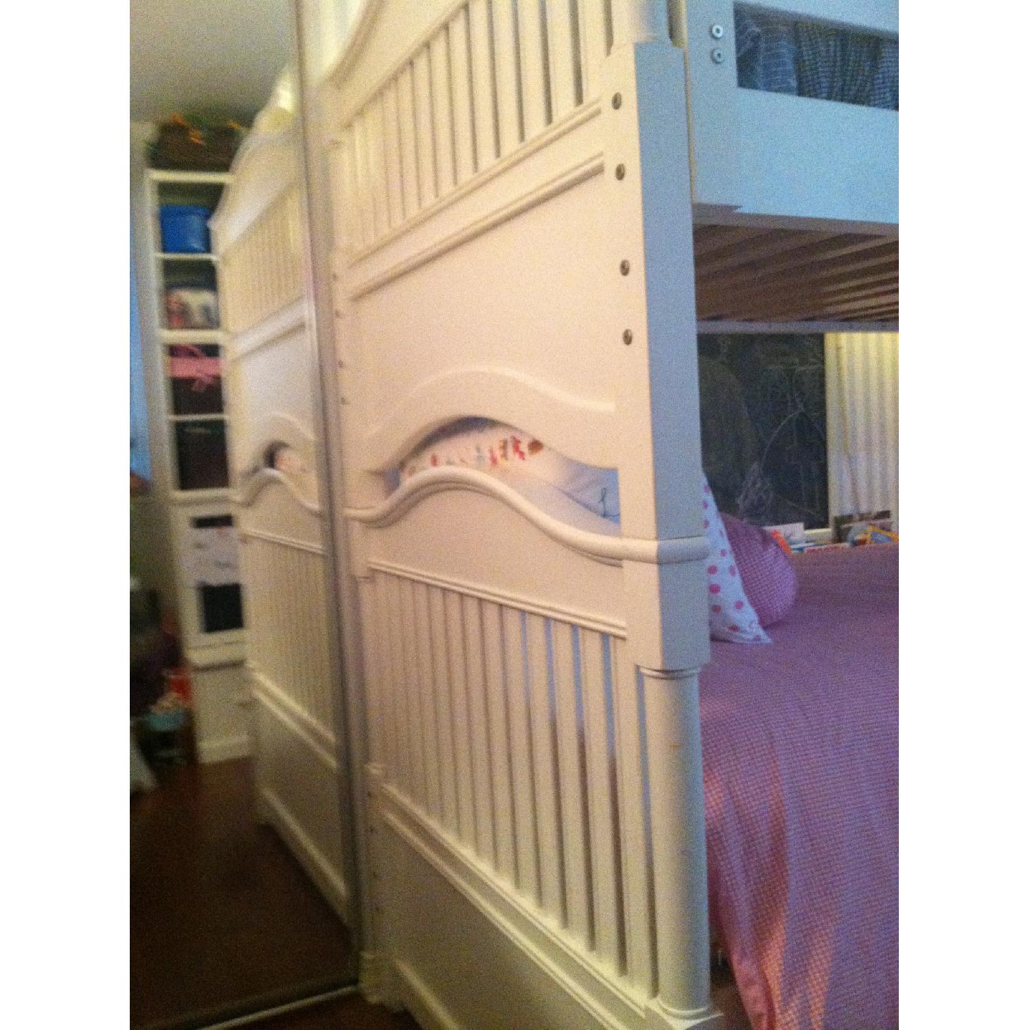Young America / Stanley Twin Bunk Bed in White - image-3