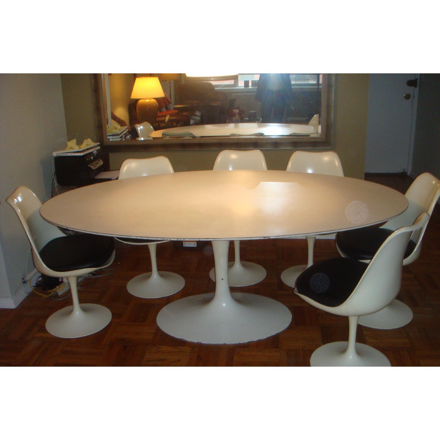 Saarinen 78" White Dining Table and 6 Chairs - image-3
