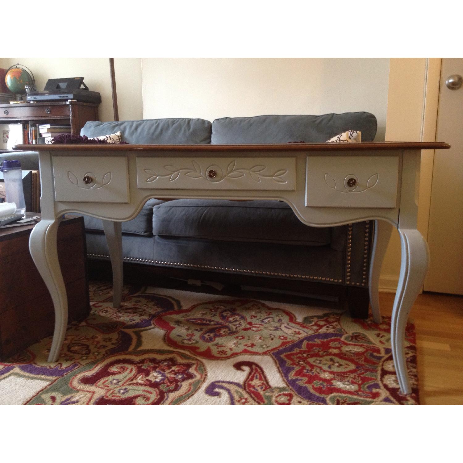 Hekman French ProvincialStyle Sofa Table/Desk/Vanity AptDeco