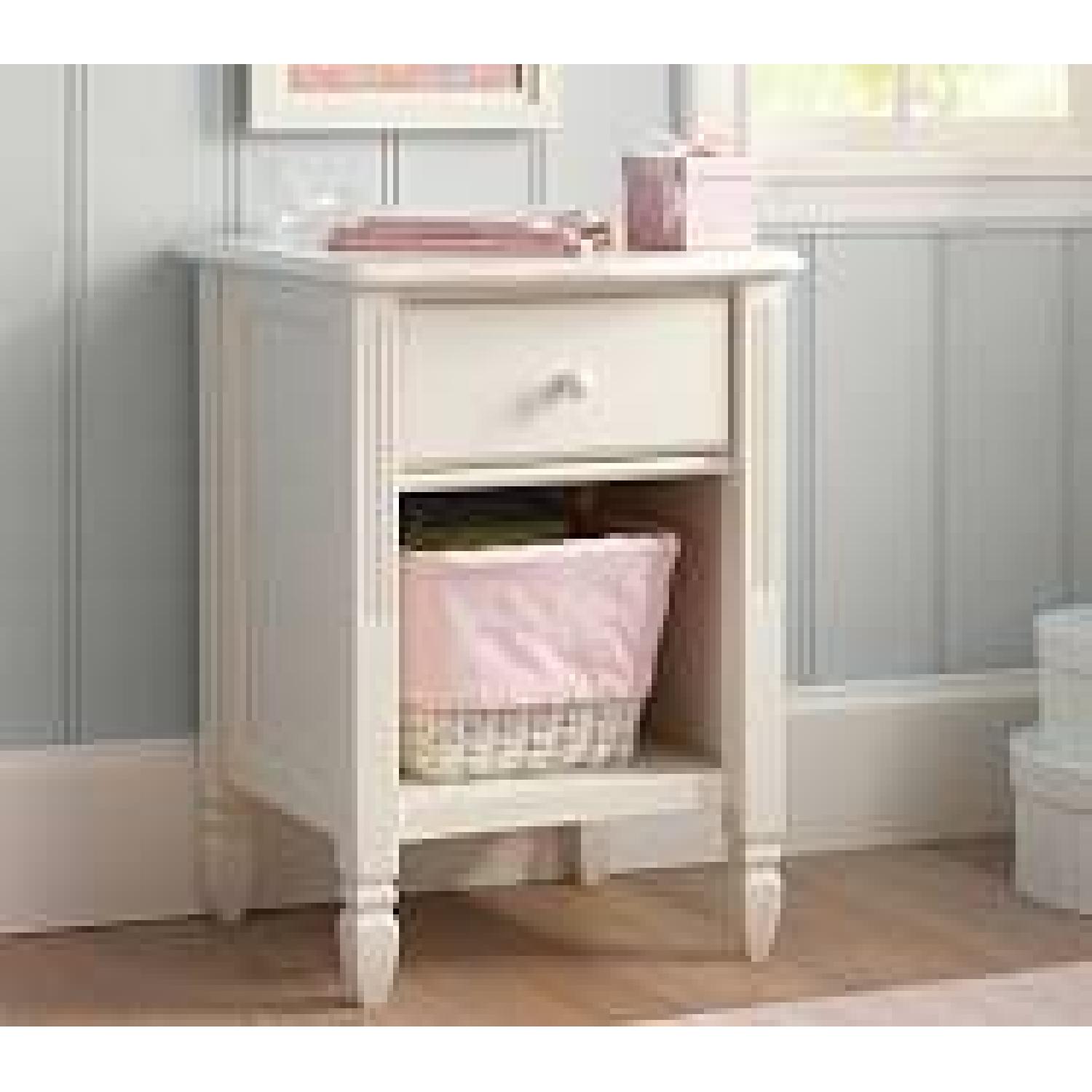 Pottery Barn Bedroom Set White Madeline - 5 Pieces - image-2