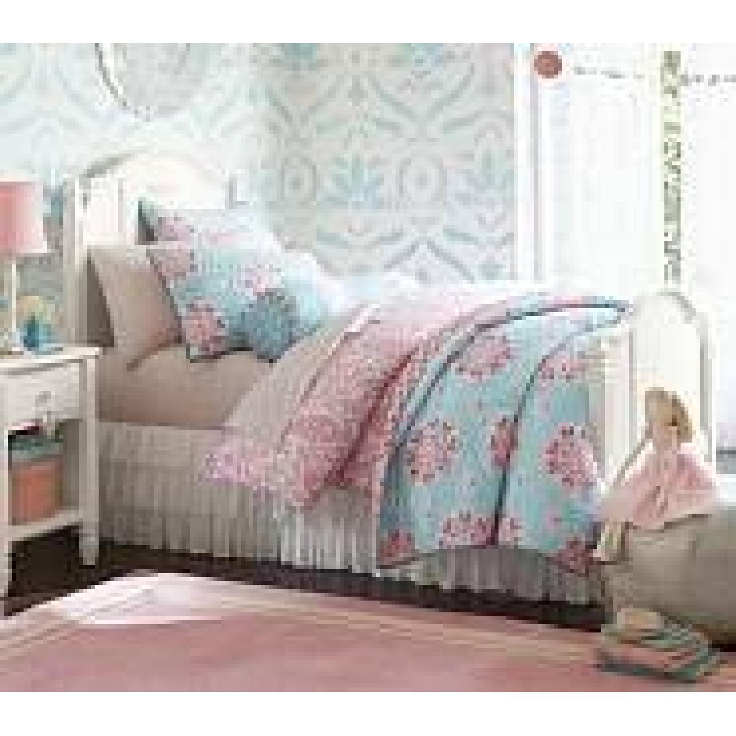 Pottery Barn Bedroom Set White Madeline - 5 Pieces - image-4