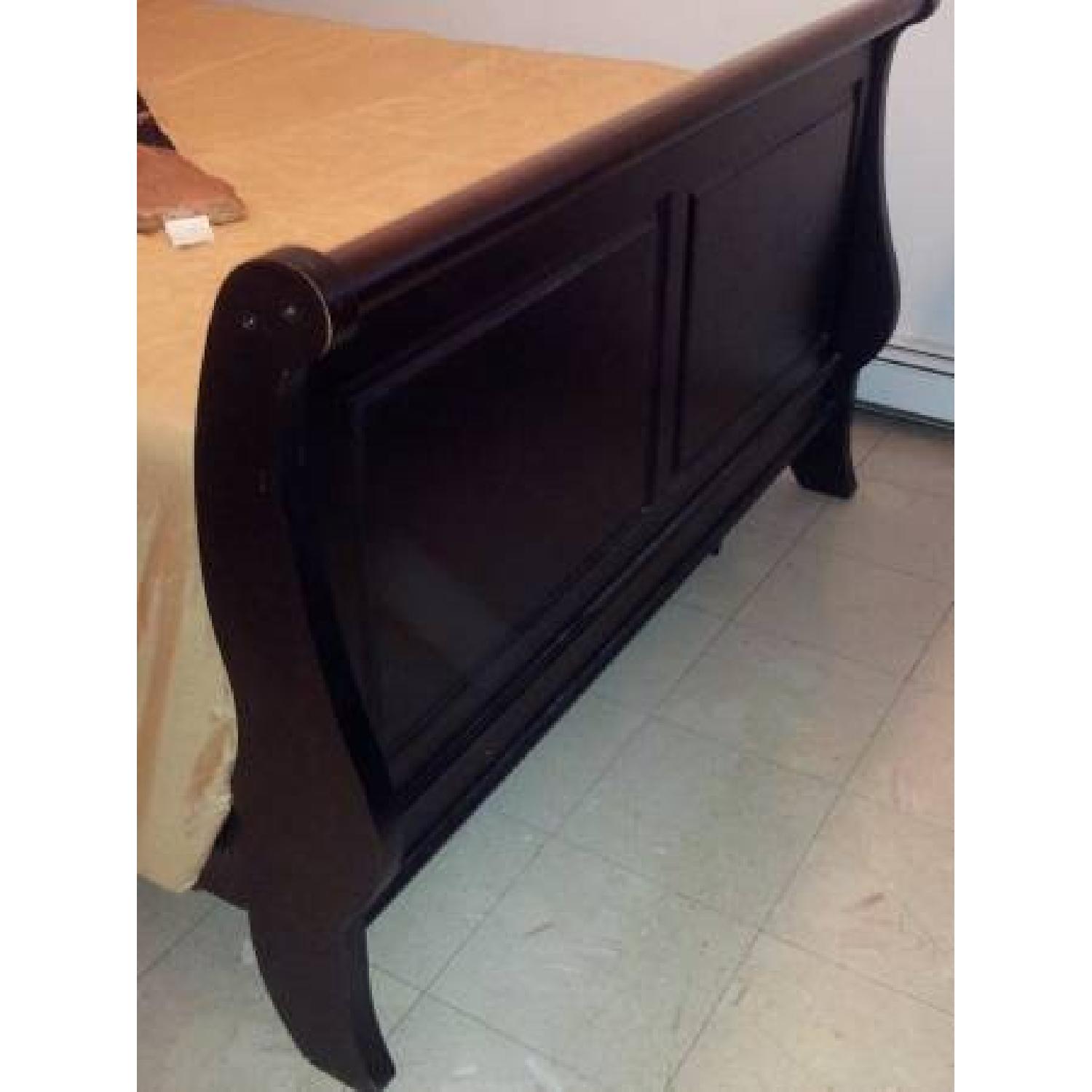 Raymour and Flanigan Bedroom Set - image-2