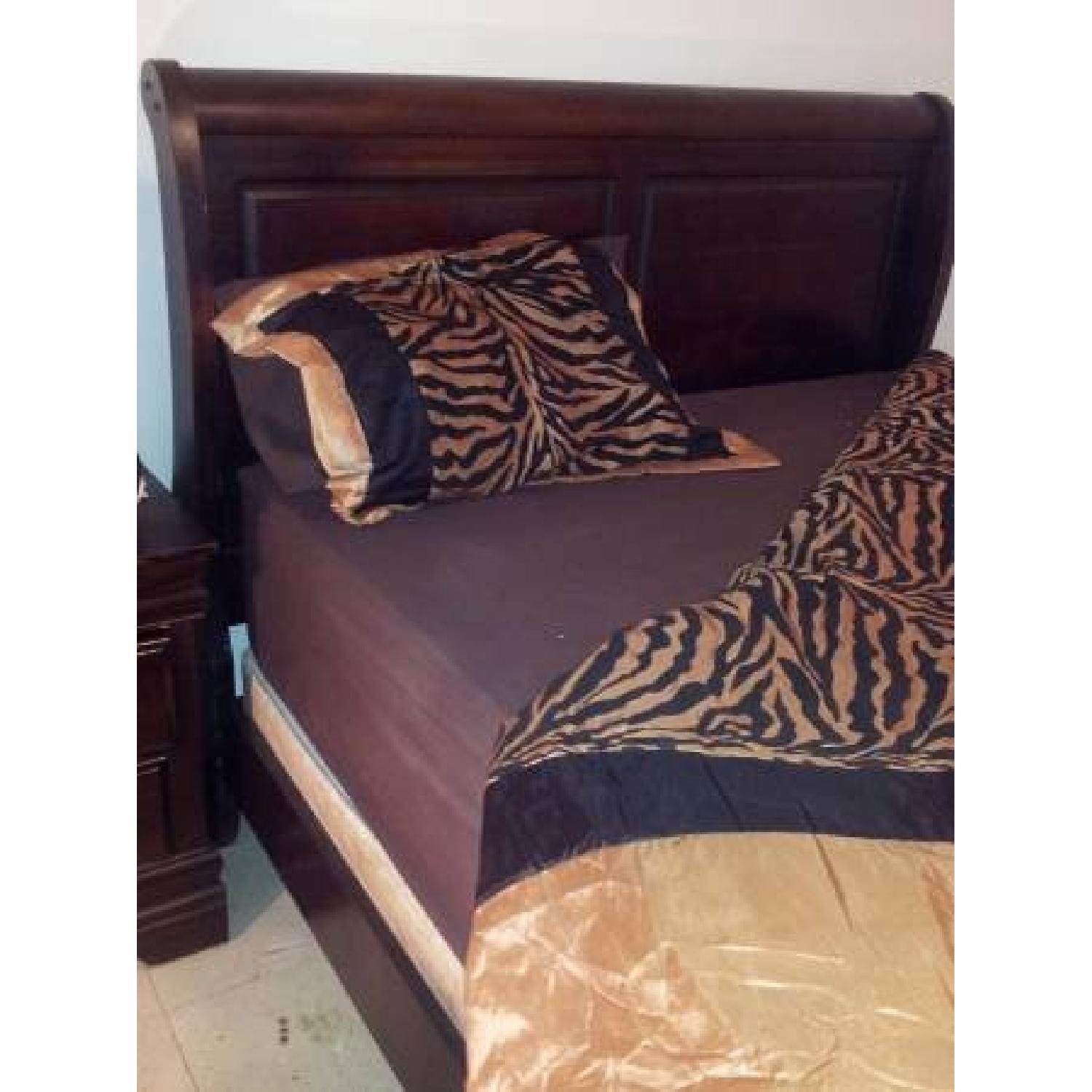 Raymour and Flanigan Bedroom Set - image-5