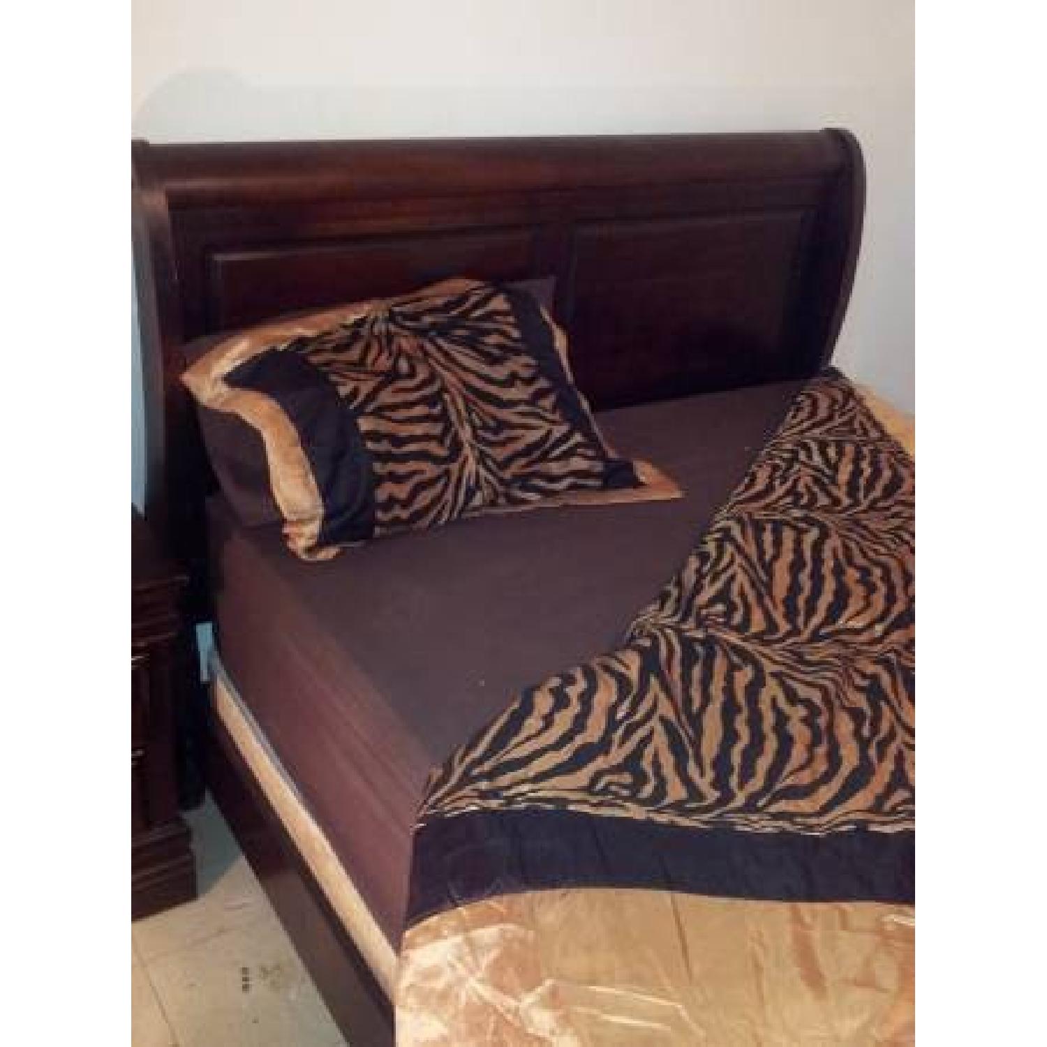 Raymour and Flanigan Bedroom Set - image-7