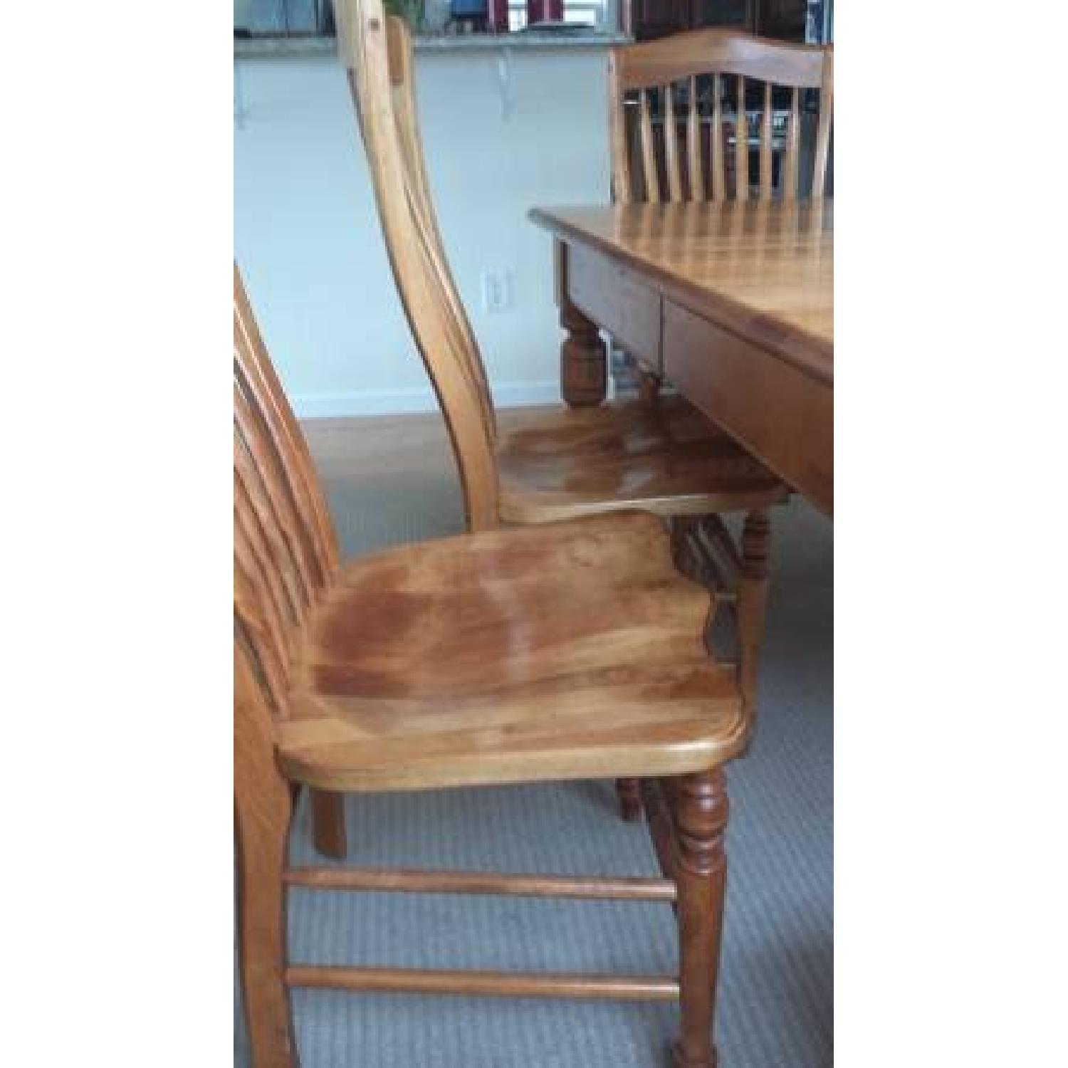 Nichols and Stone Dining Table w/ 6 Chairs AptDeco