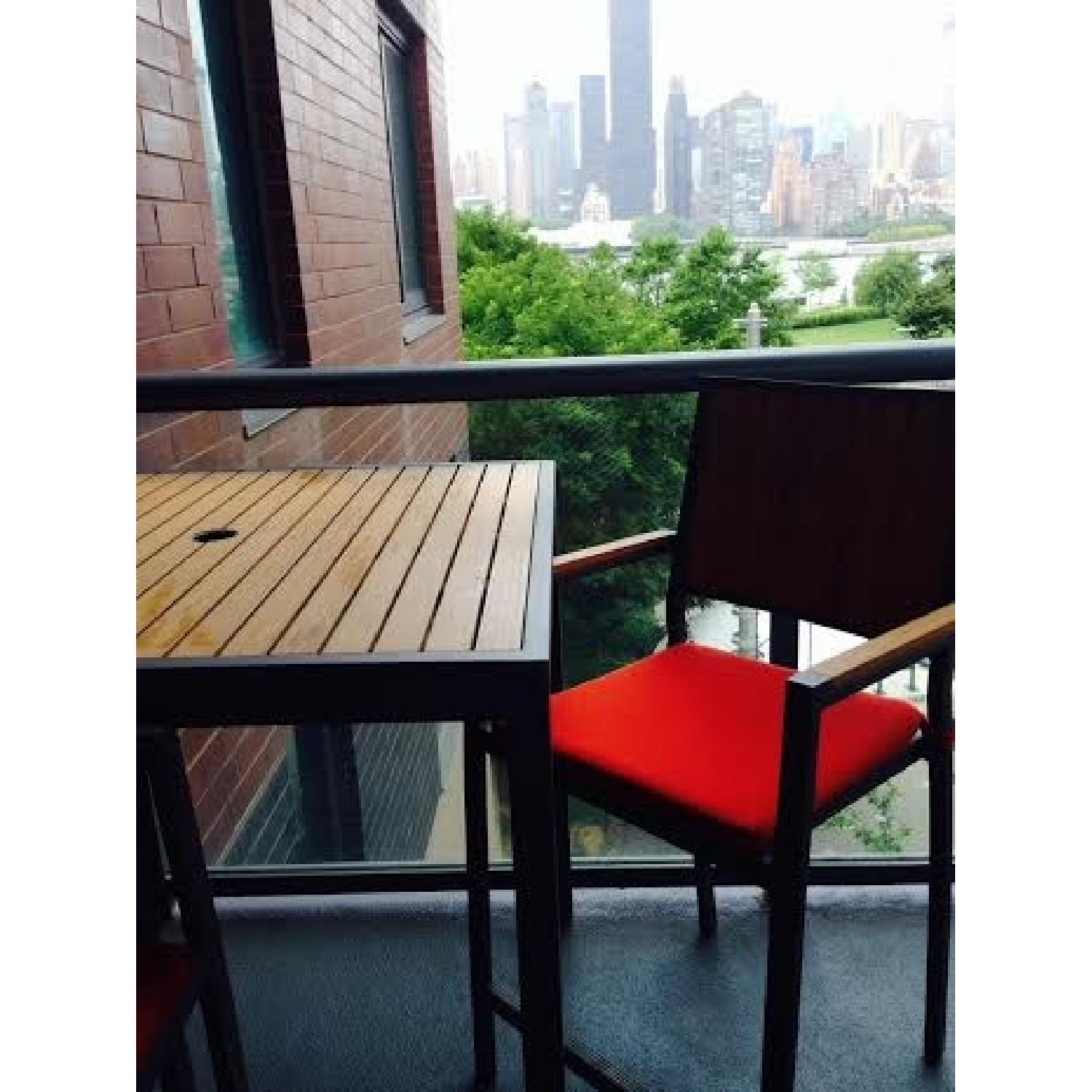 Crate & Barrel Alfresco Dining Table w/ 4 Chairs AptDeco