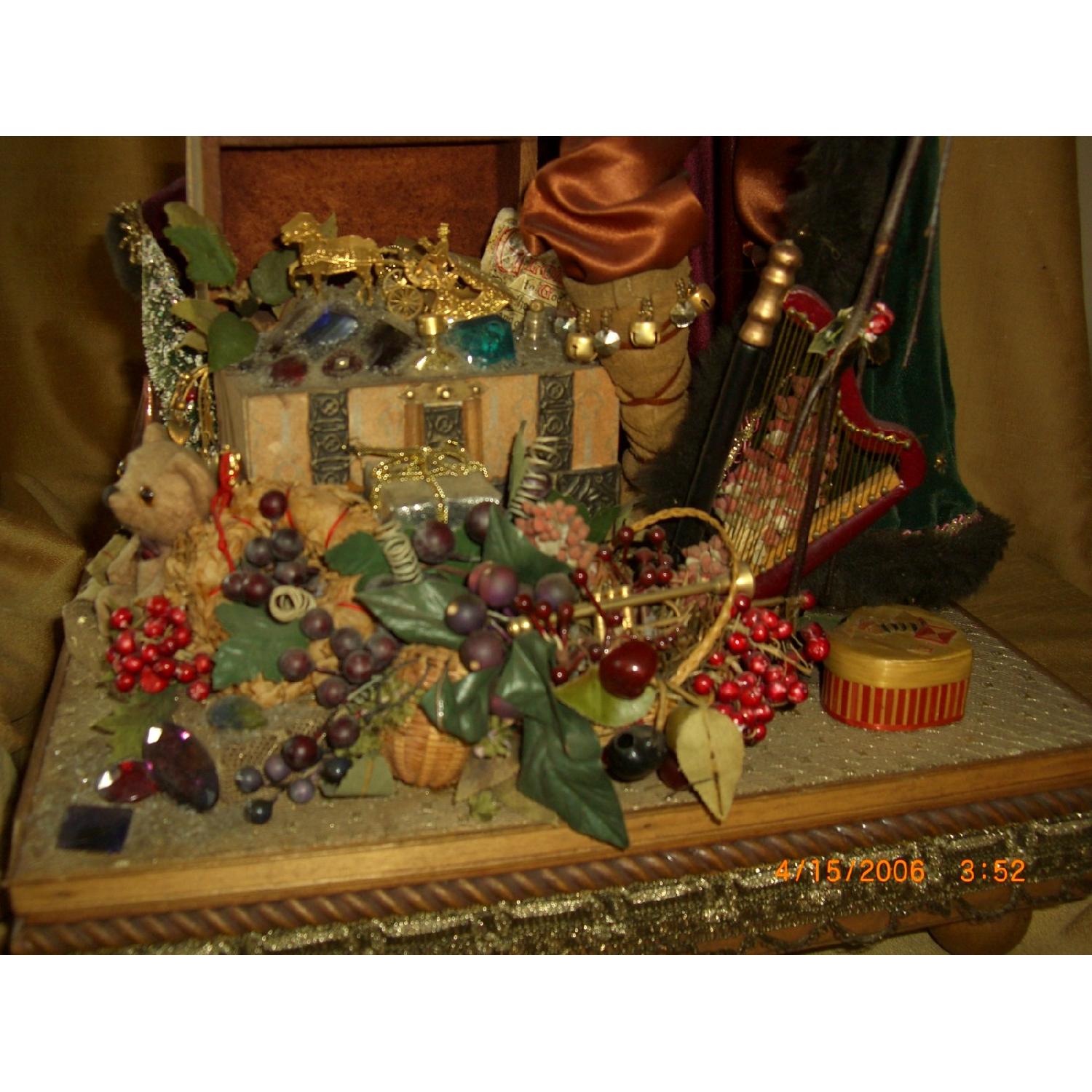 Vintage Santa Music Box - image-4