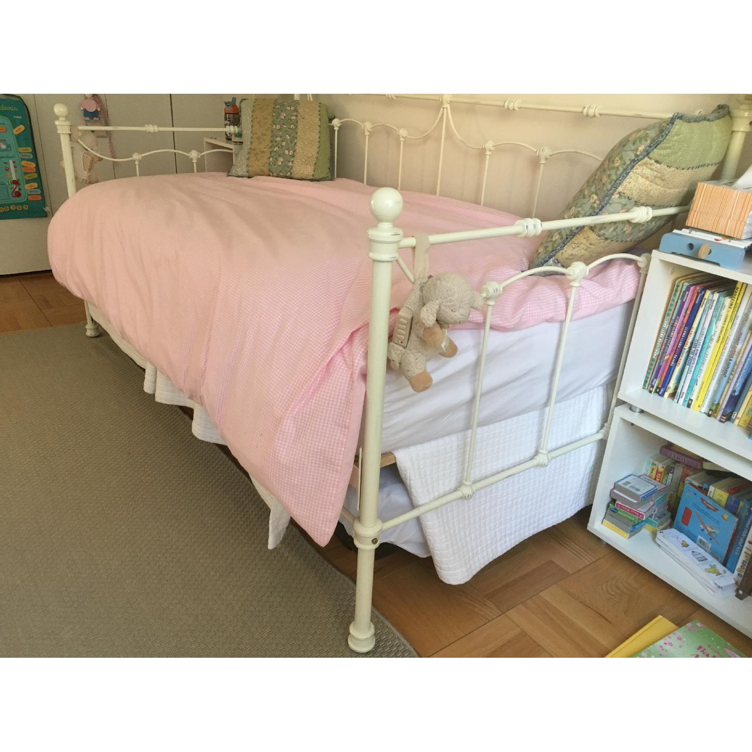 Pottery Barn Savannah Daybed w/ Trundle - image-5