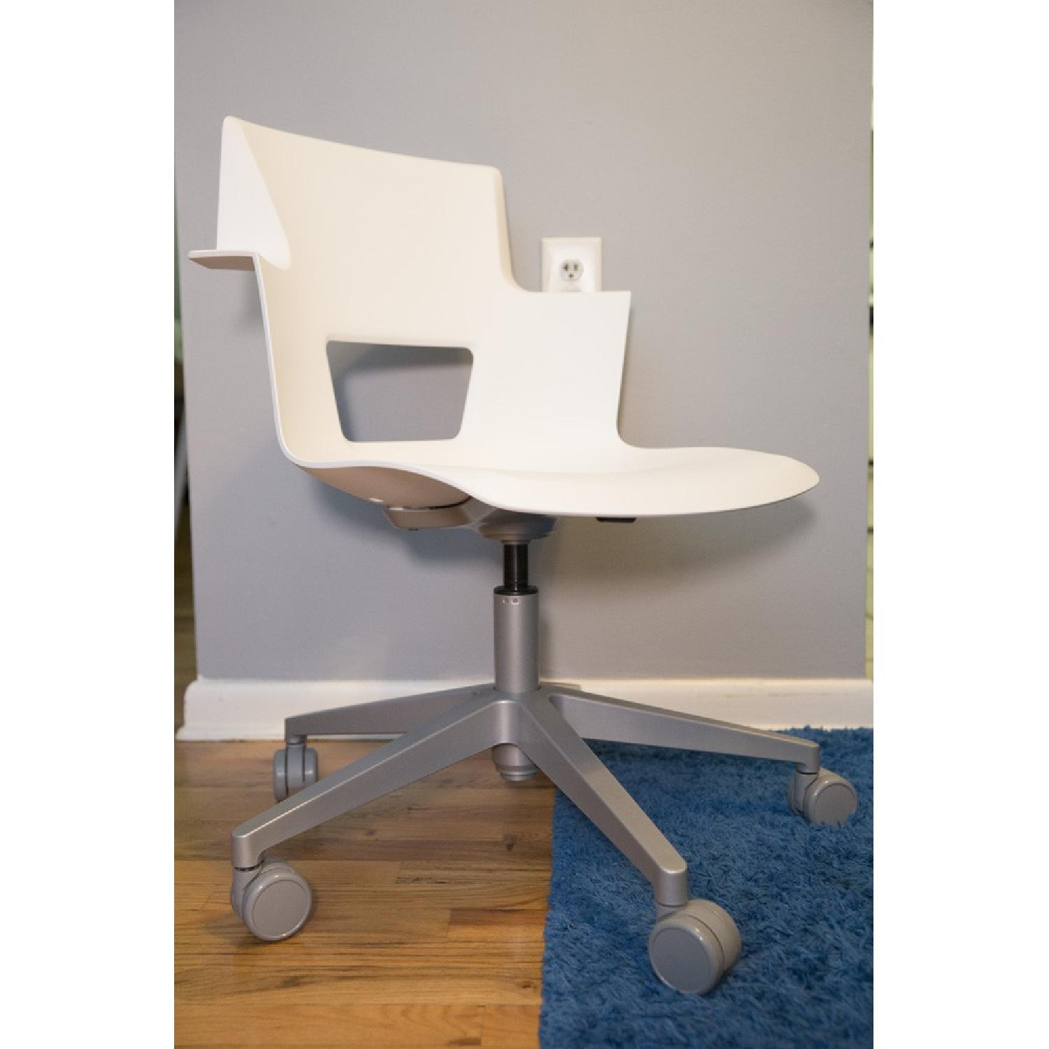 Steelcase Turnstone Shortcut Chair - image-2