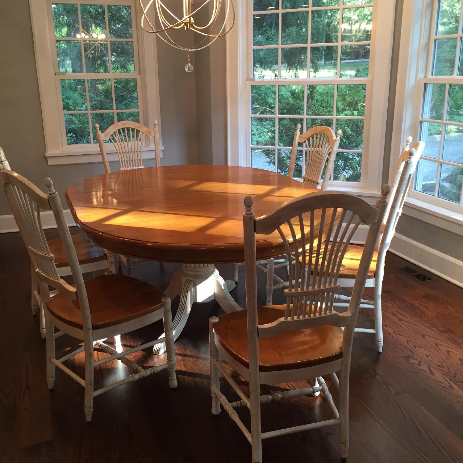 Transitional Dining Table w/ 6 Chairs AptDeco