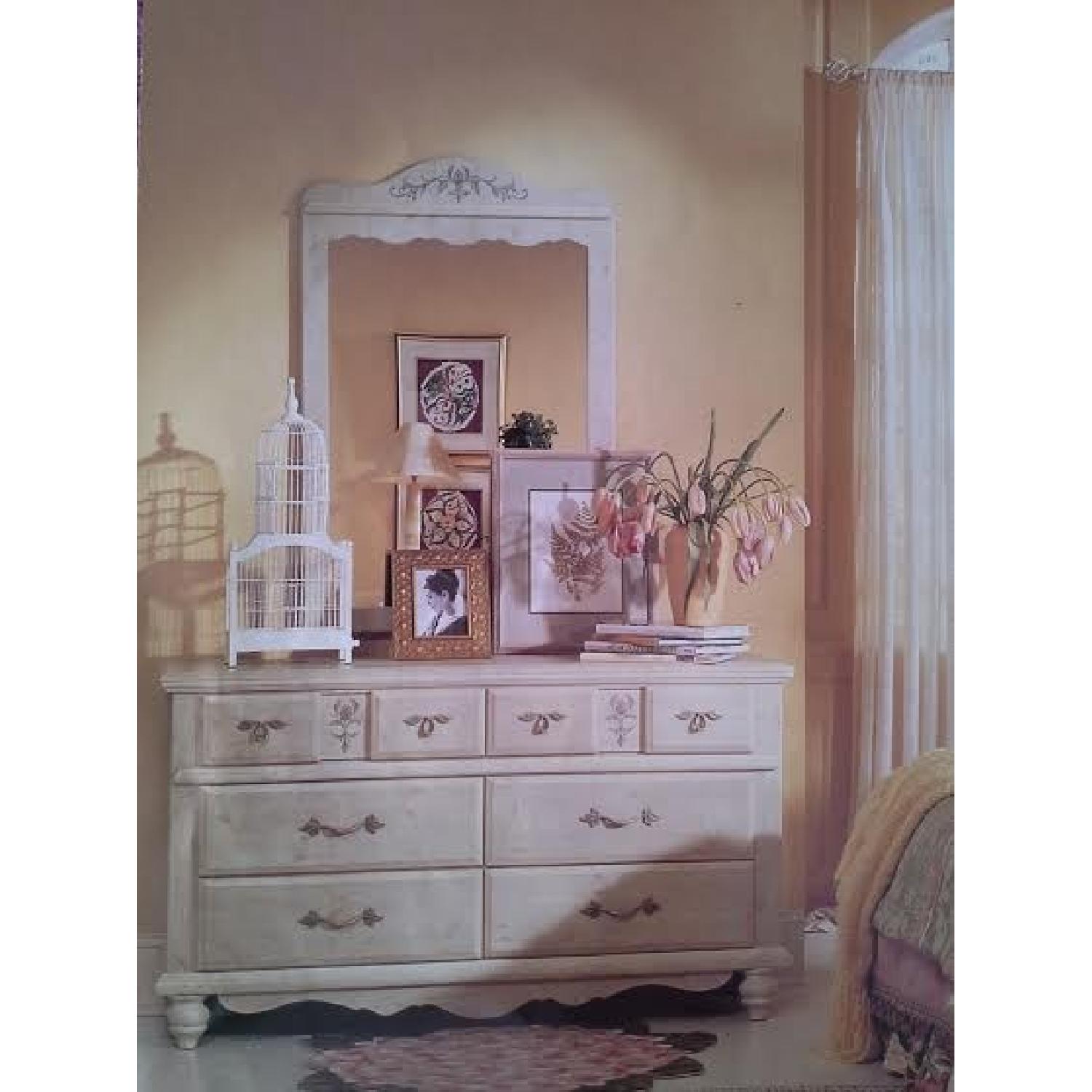 LEA Furniture Girl's Bedroom Set - image-1