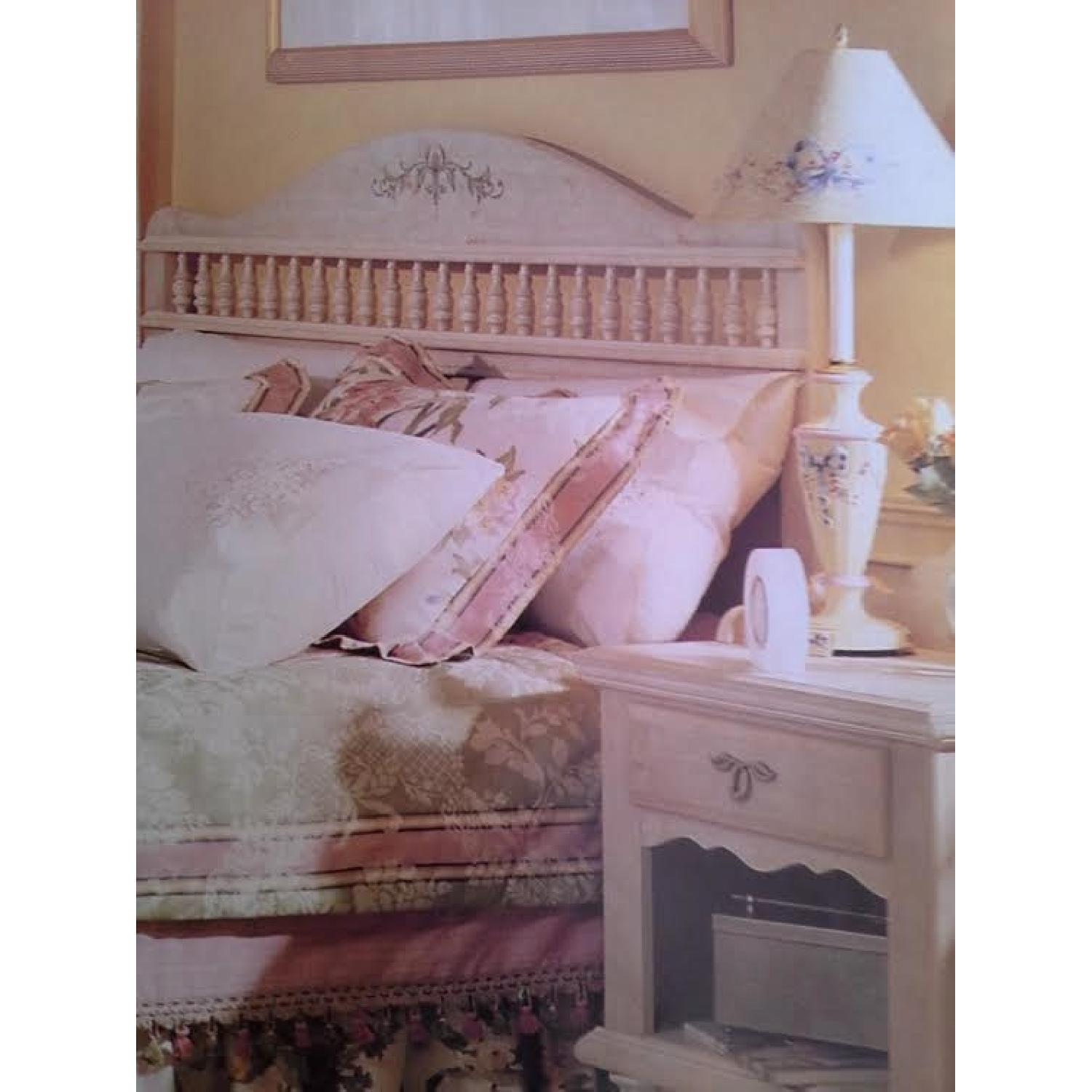 LEA Furniture Girl's Bedroom Set - image-3