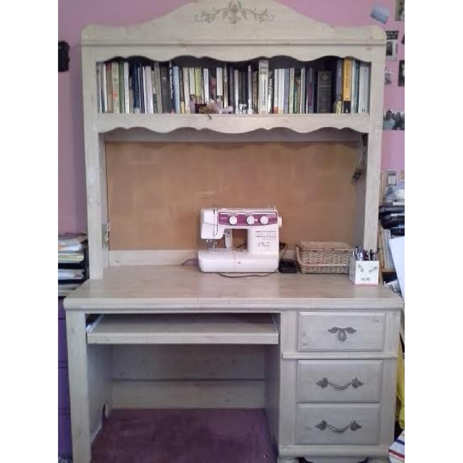 LEA Furniture Girl's Bedroom Set - image-6