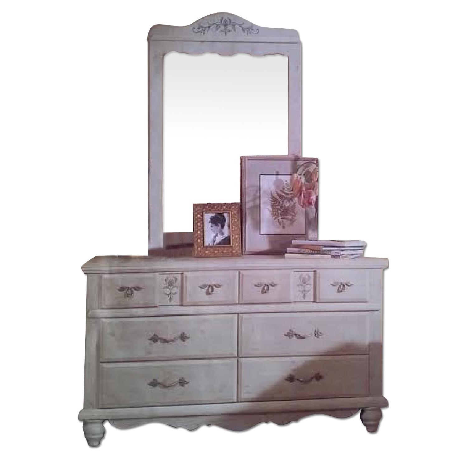LEA Furniture Girl's Bedroom Set - image-10