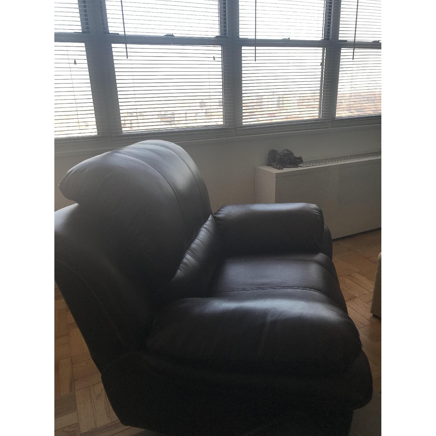 Bob's Power Recliner - image-1