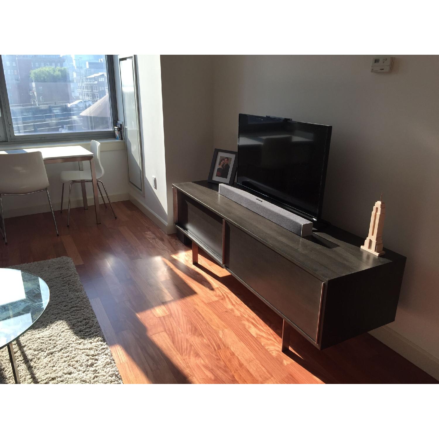 Room & Board Smith Media AptDeco