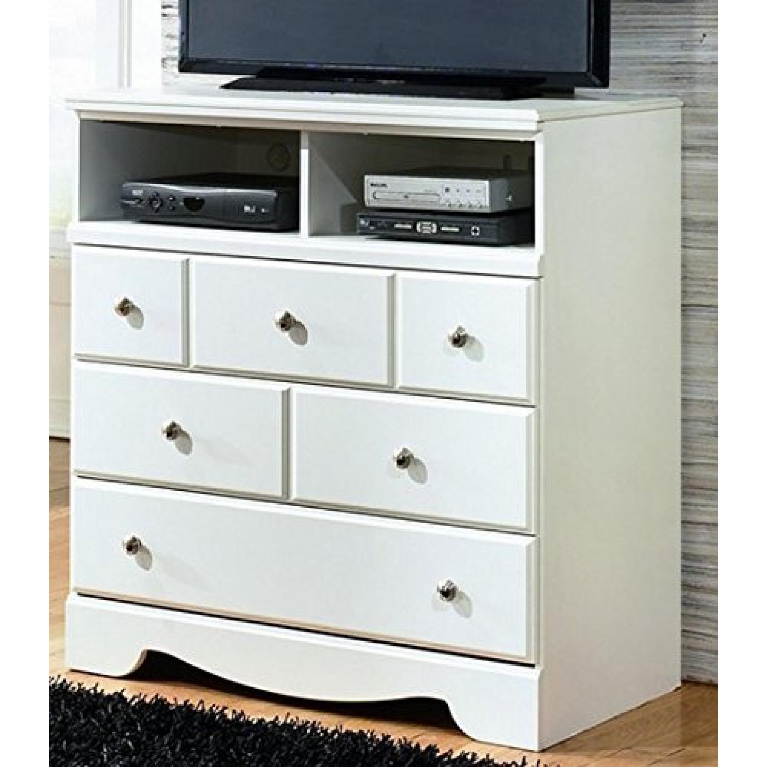 Shay media chest online