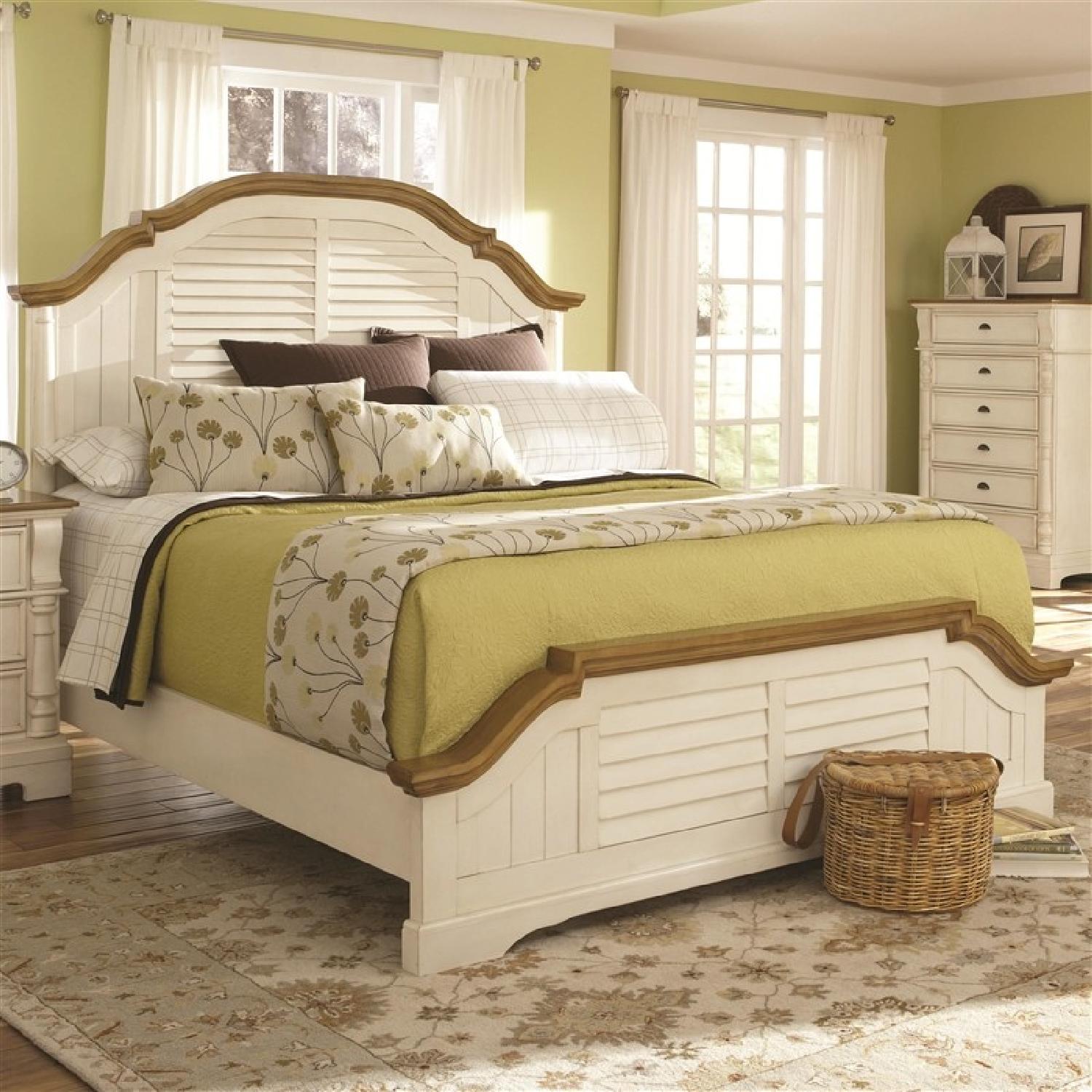 Cottage Style Bed In Buttermilk Finish W Arched Headboard Aptdeco