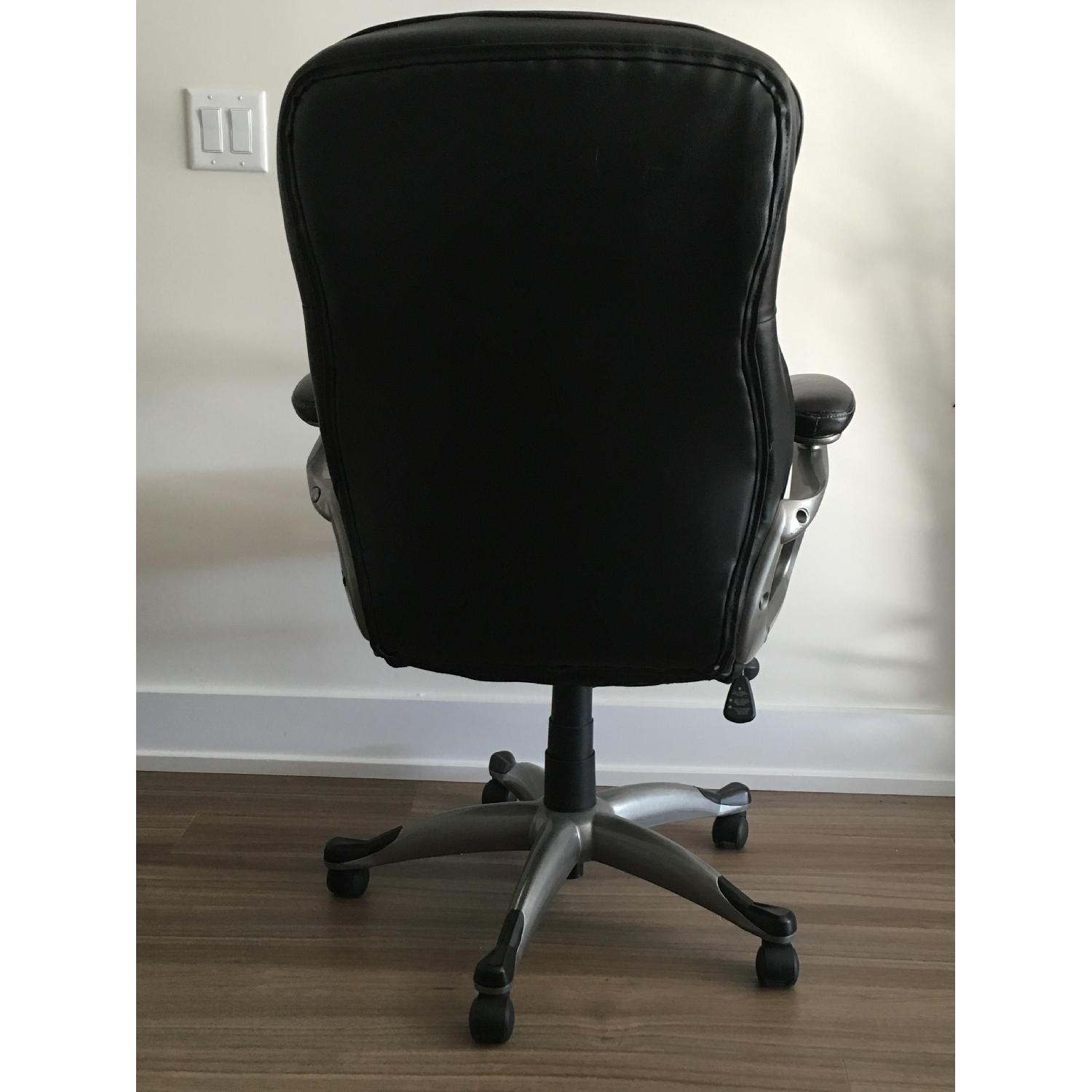 Staples Osgood Bonded Leather Managers Chair - image-4