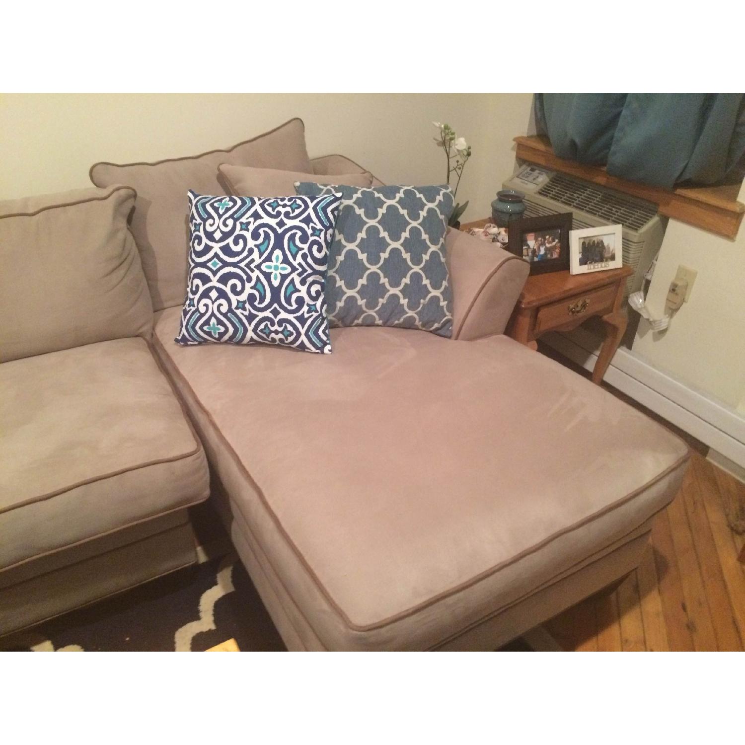Raymour & Flanigan Foresthill Sectional Sofa w/ Chaise Lounge - AptDeco