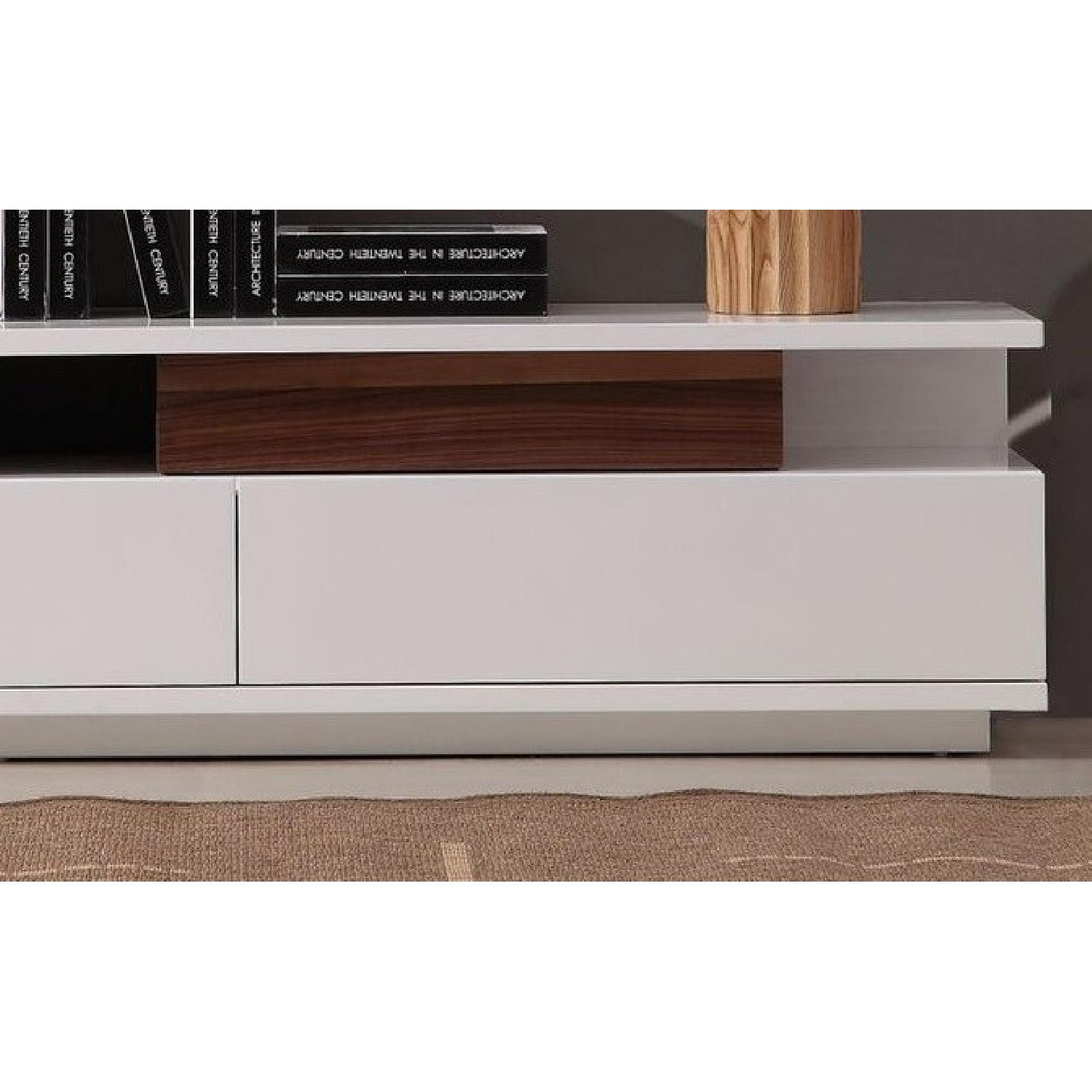 Contemporary TV Stand in White Lacquer & Light Walnut AptDeco