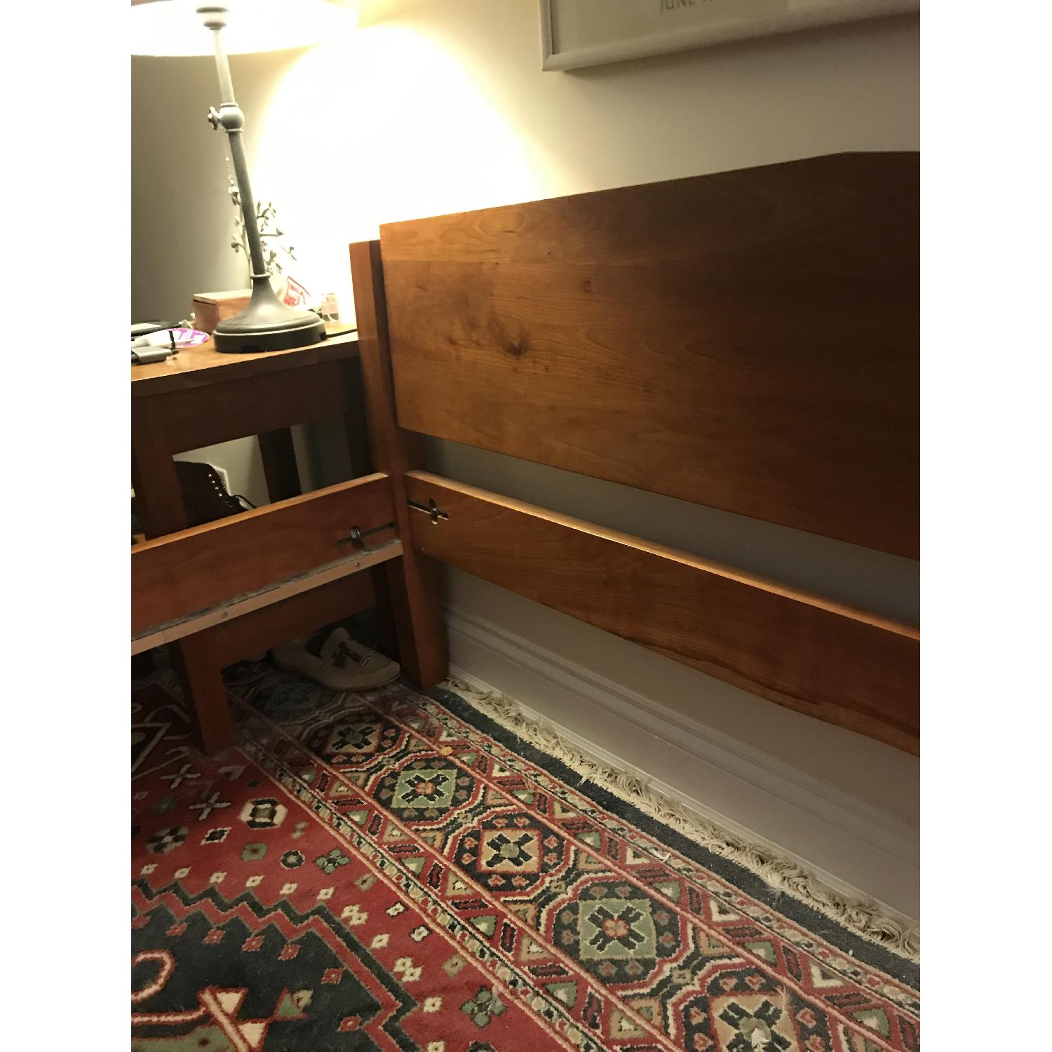 Scott Jordan Willoughby Queen Bed - image-9