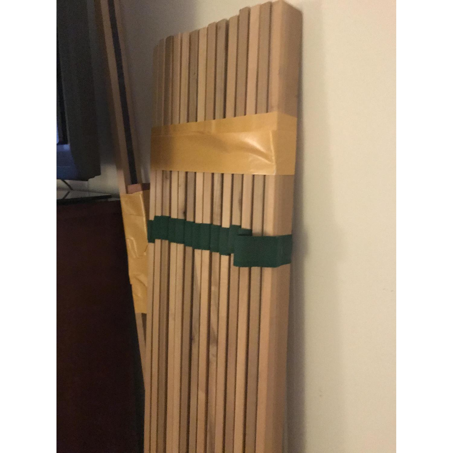 Scott Jordan Willoughby Queen Bed - image-11