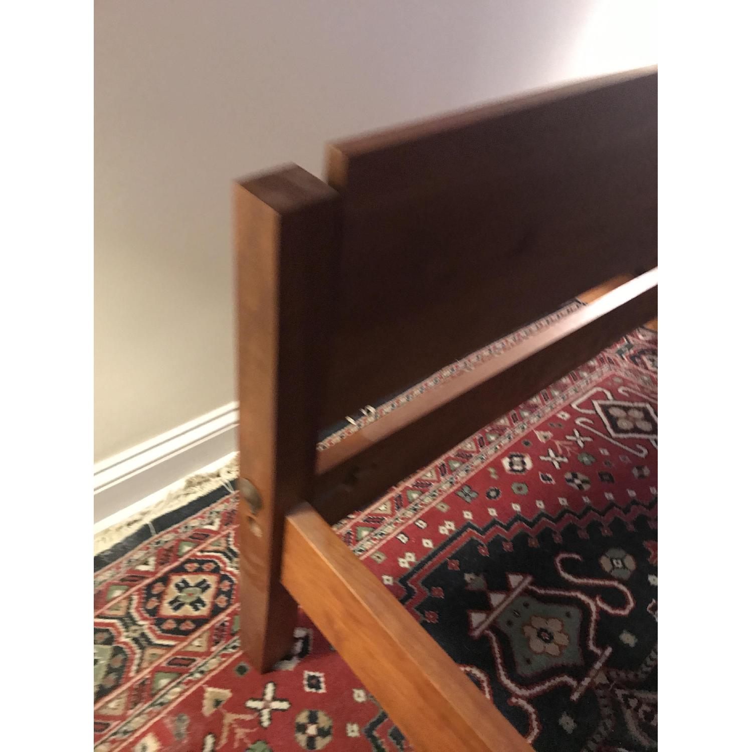 Scott Jordan Willoughby Queen Bed - image-13