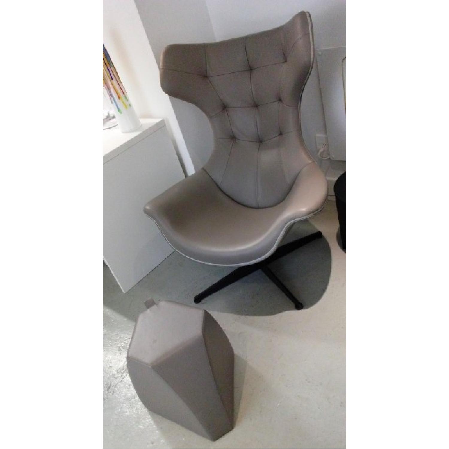 Poltrona Frau Regina II Armchair - image-2