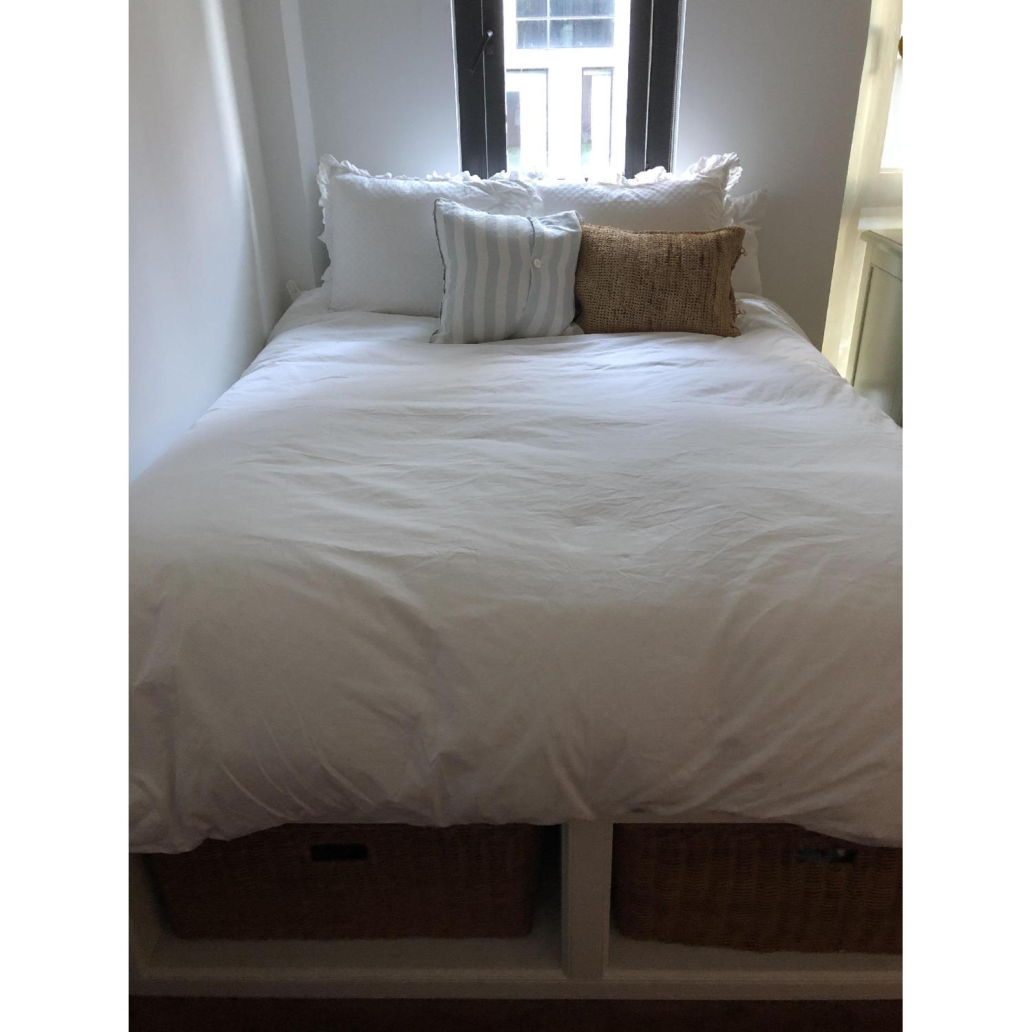 Pottery Barn Stratton Bed w/ Baskets in White - image-1