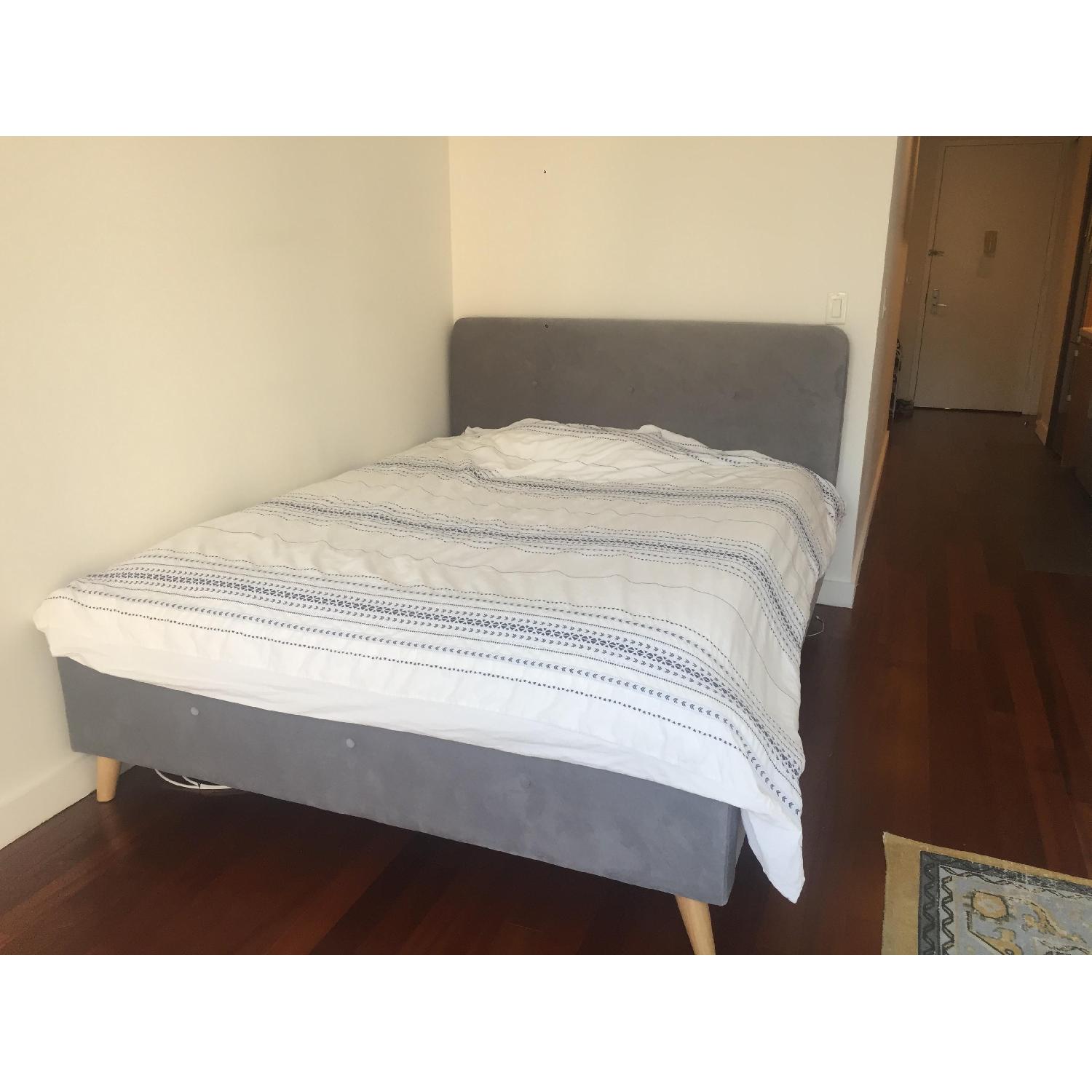 Furniture of America Celene Mid Century Modern Tufted Bed - image-1